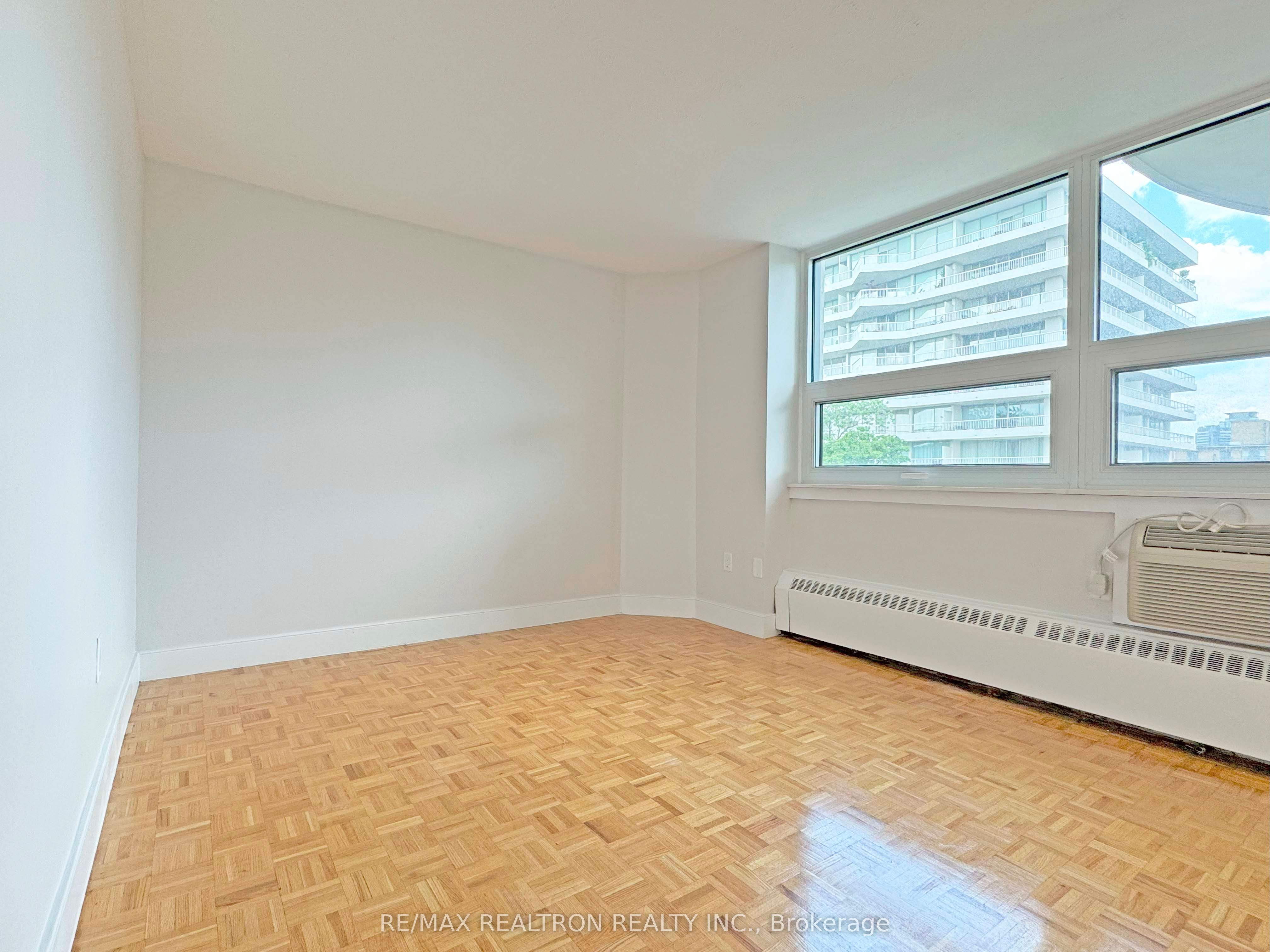 485 Huron Street 406, Toronto, ON M5R 2R5 photo 2