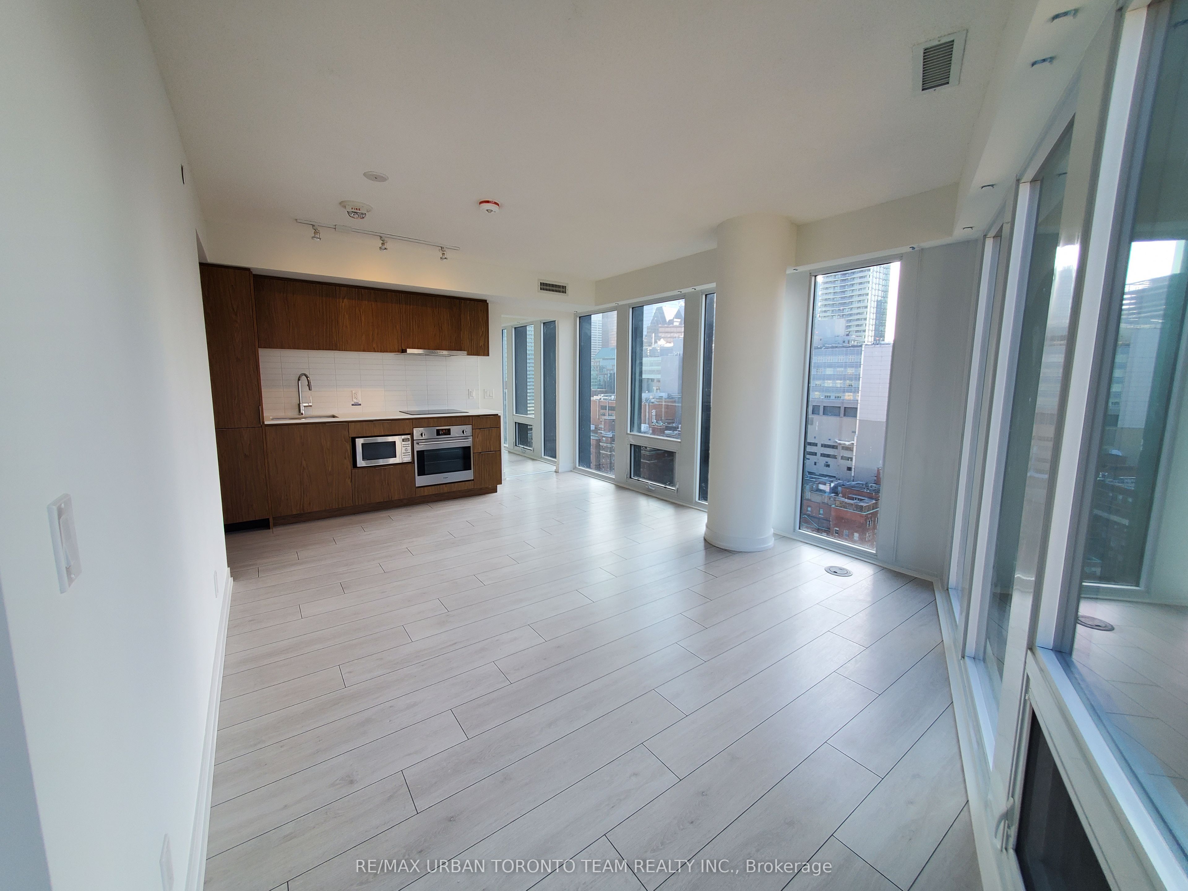 60 Shuter Street 2508, Toronto, ON M5B 1A8 photo 4