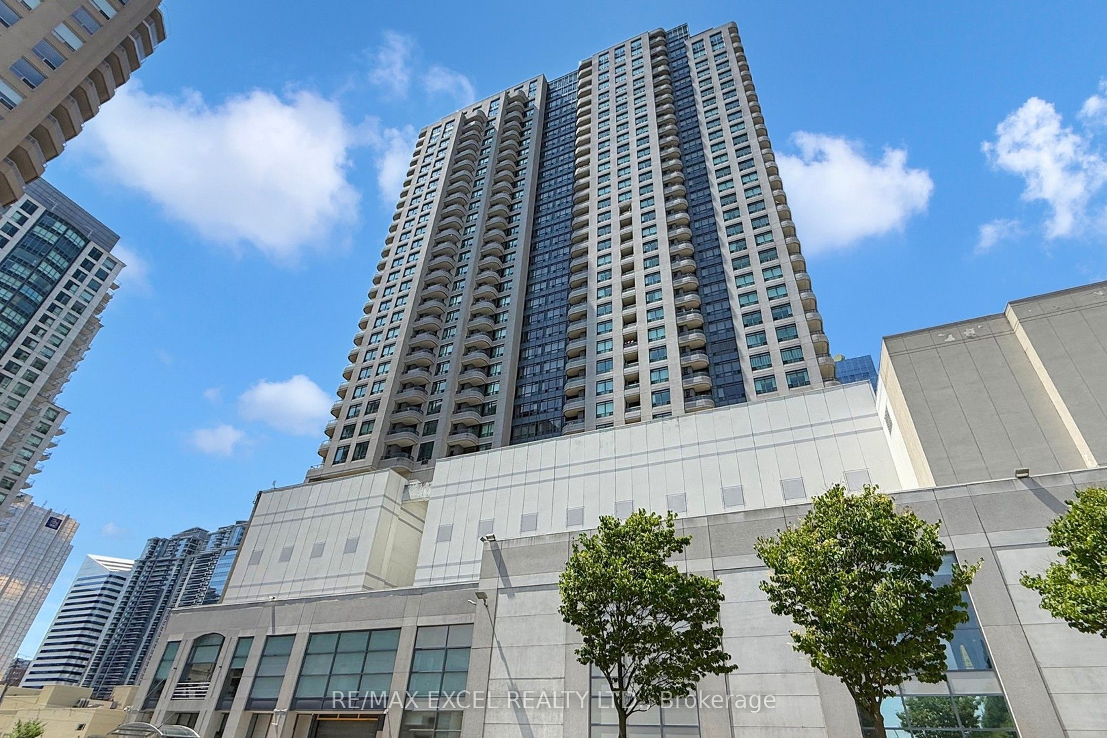 8 Hillcrest Avenue 2302, Toronto, ON M2N 3N5 photo 2