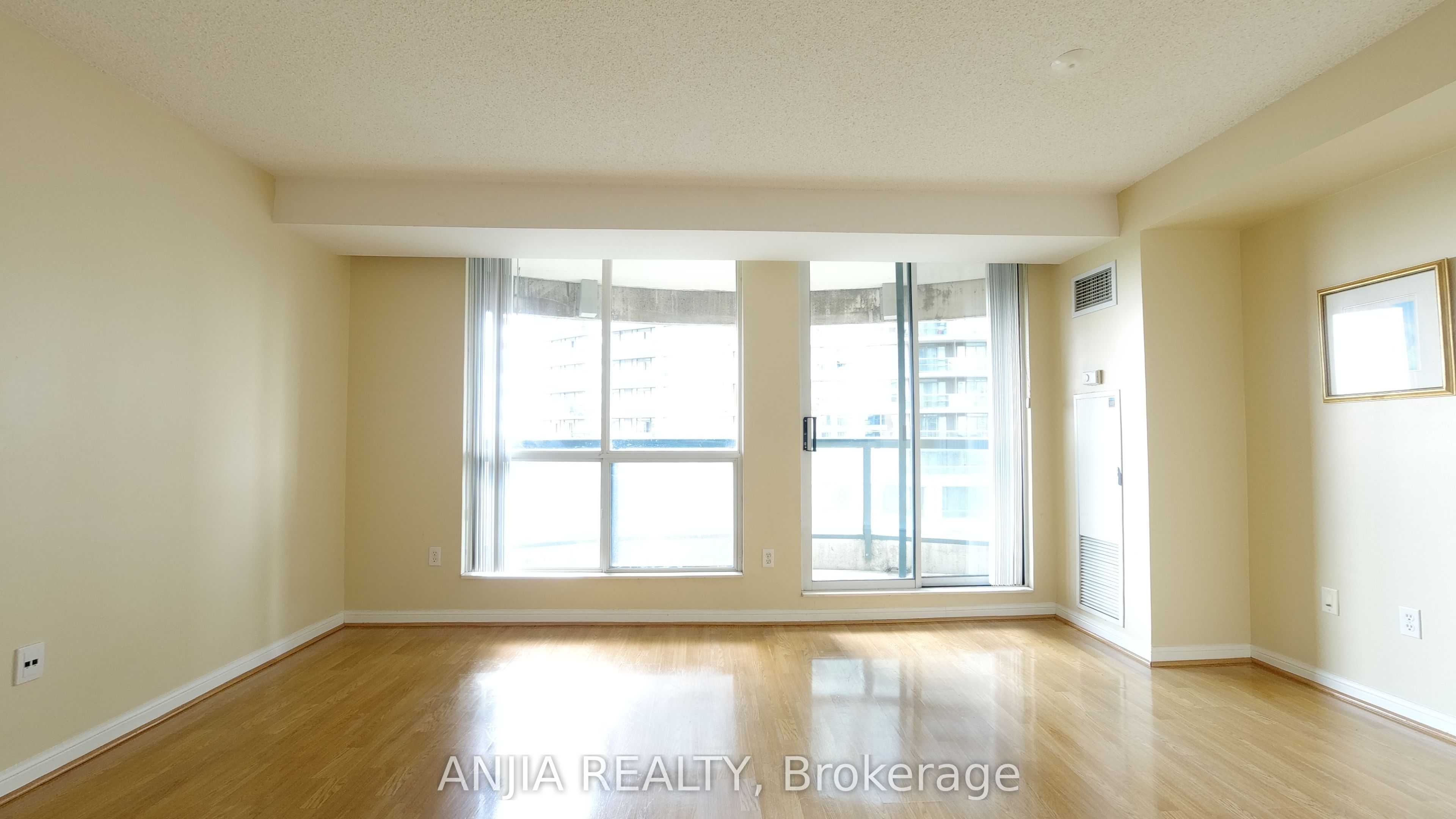 23 Lorraine Drive 611, Toronto, ON M2N 2E3 photo 2