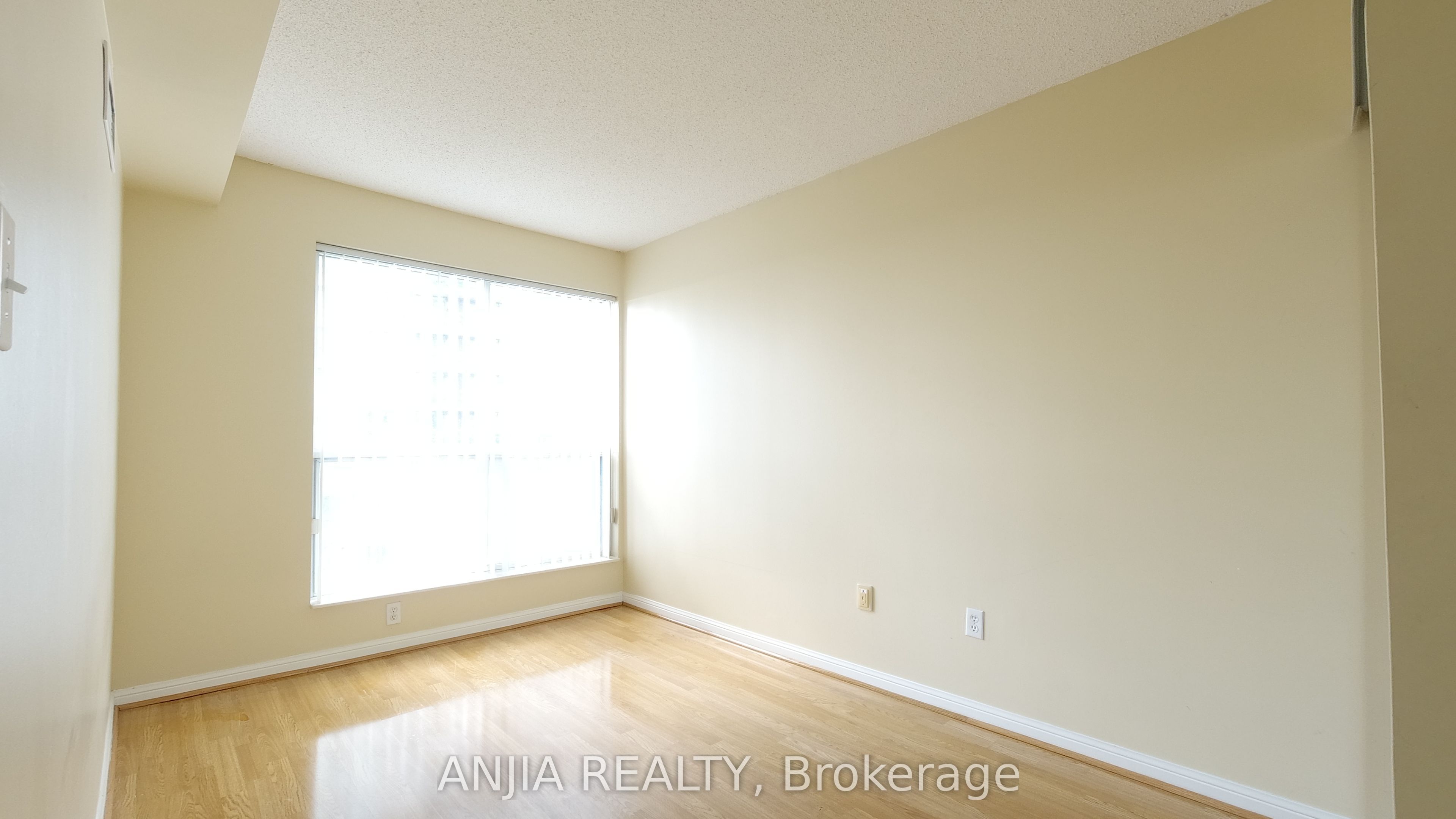 23 Lorraine Drive 611, Toronto, ON M2N 2E3 photo 3