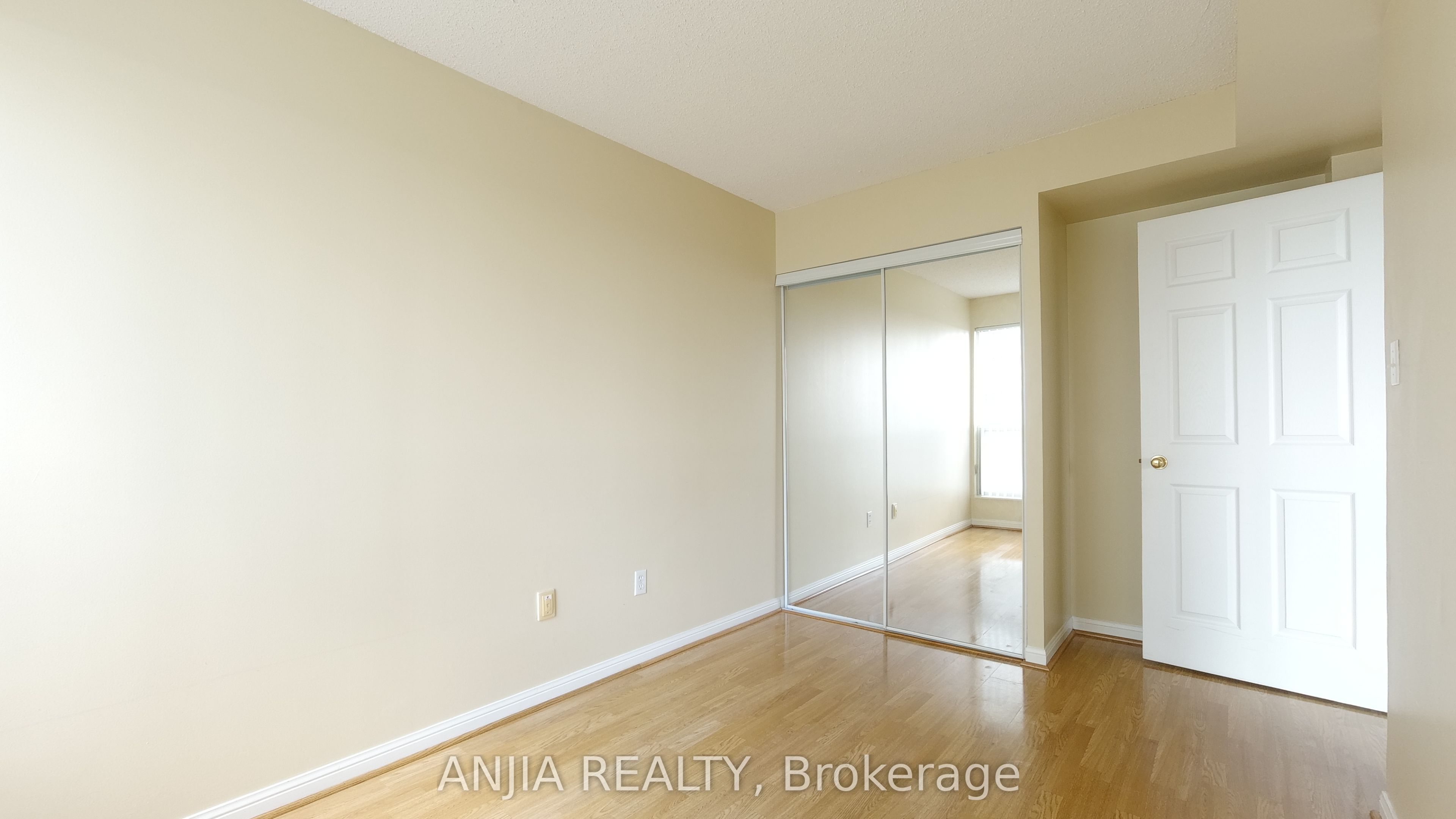23 Lorraine Drive 611, Toronto, ON M2N 2E3 photo 4