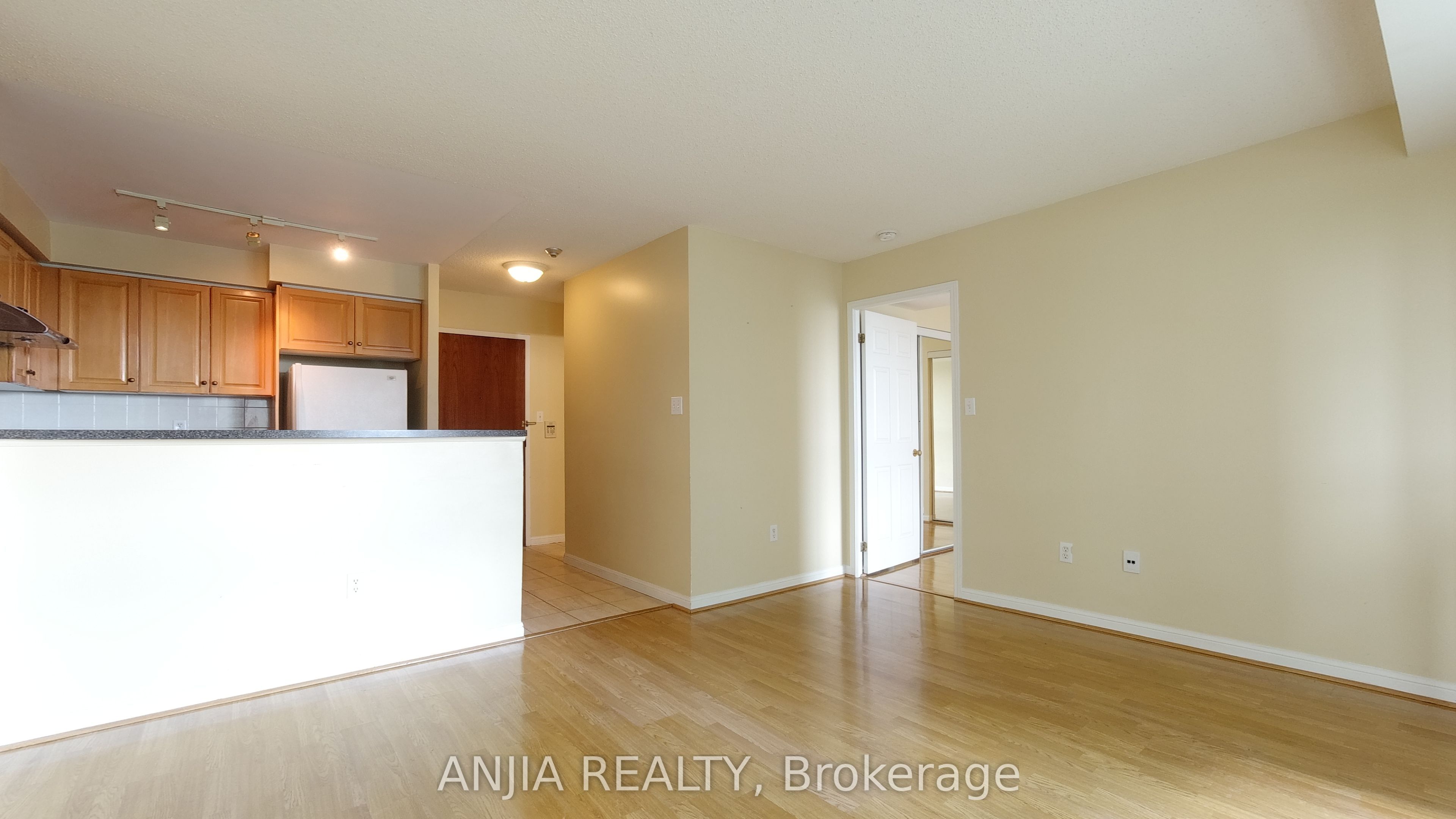 23 Lorraine Drive 611, Toronto, ON M2N 2E3 photo 5