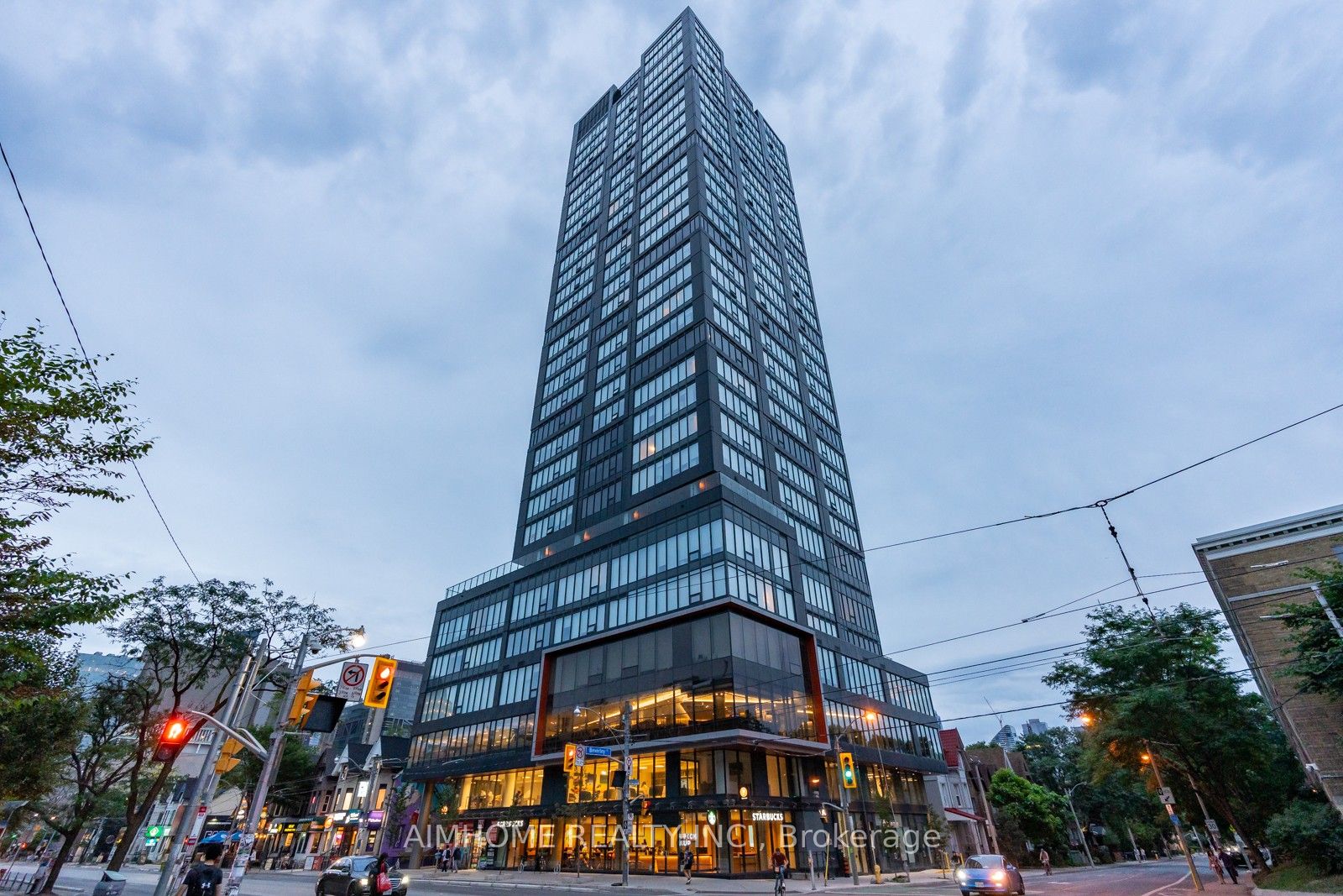 203 College Street 1506, Toronto, ON M5T 1P9