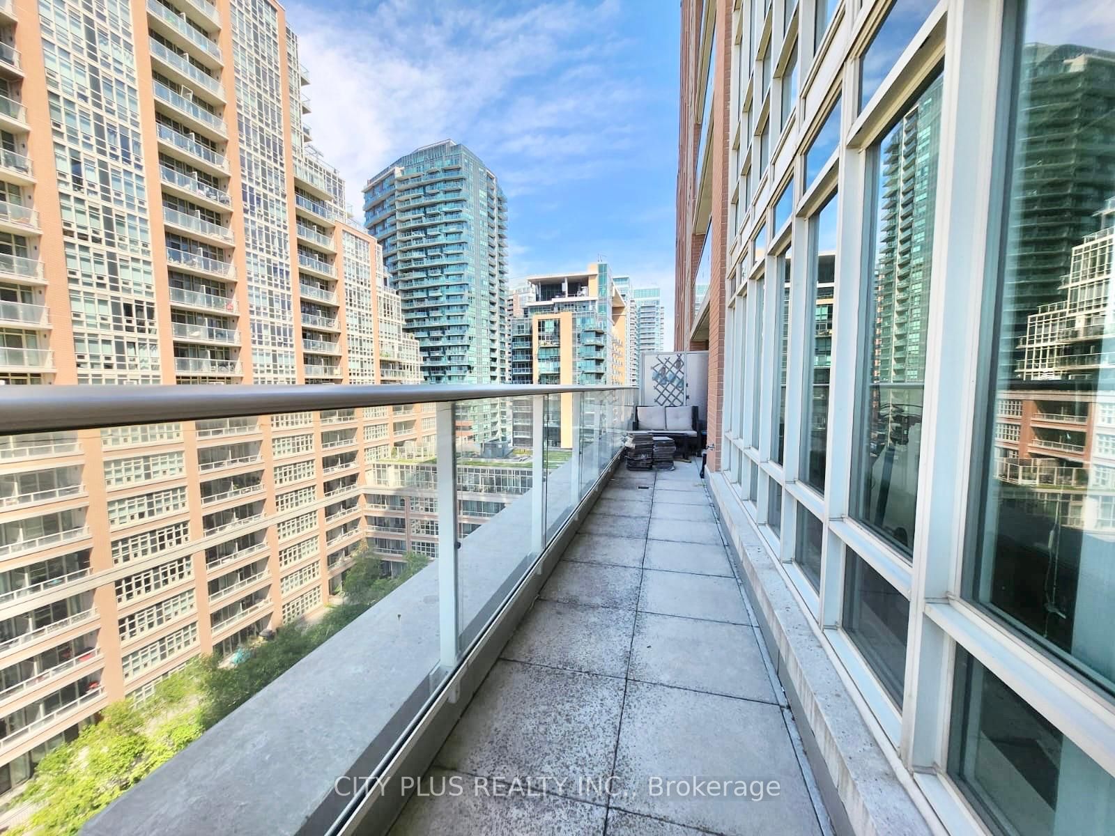 75 East Liberty Street 1106, Toronto, ON M6K 3R3 photo 2