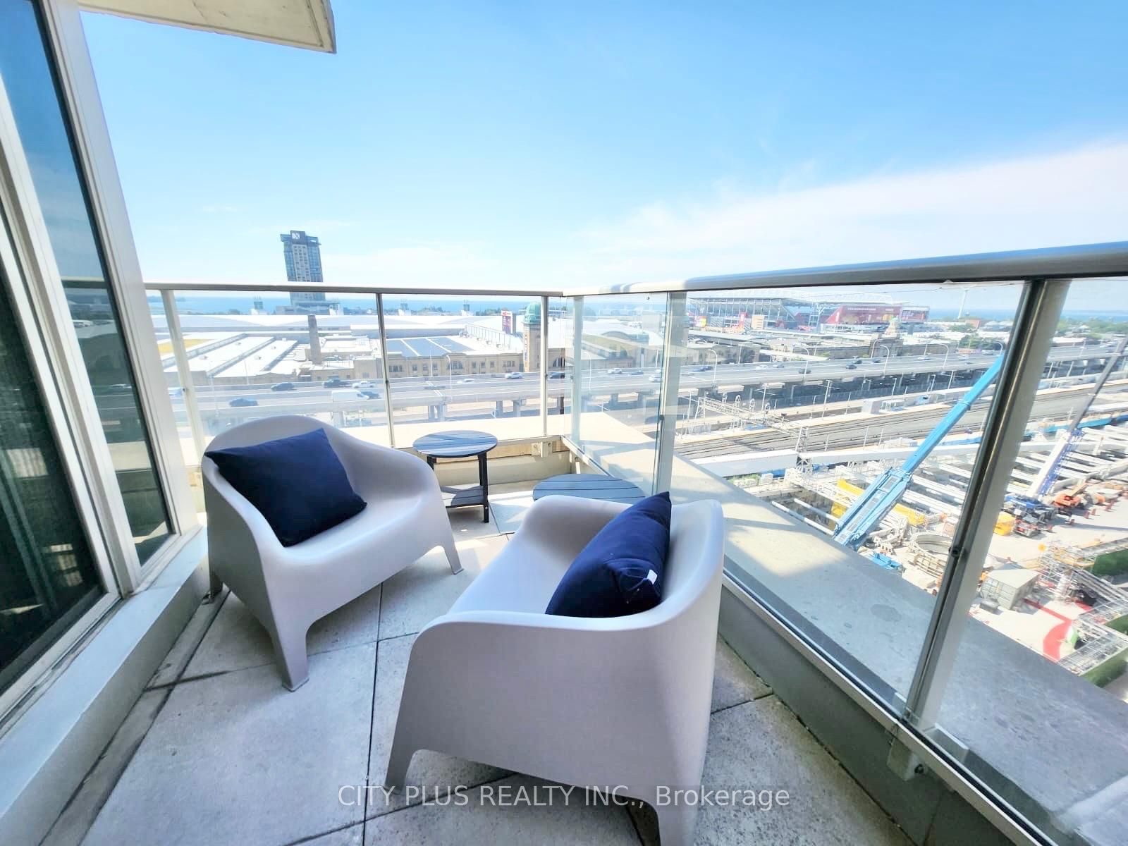 75 East Liberty Street 1106, Toronto, ON M6K 3R3 photo 3