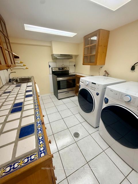 180 Cottingham Street Basement, Toronto, ON M4V 1C5 photo 3