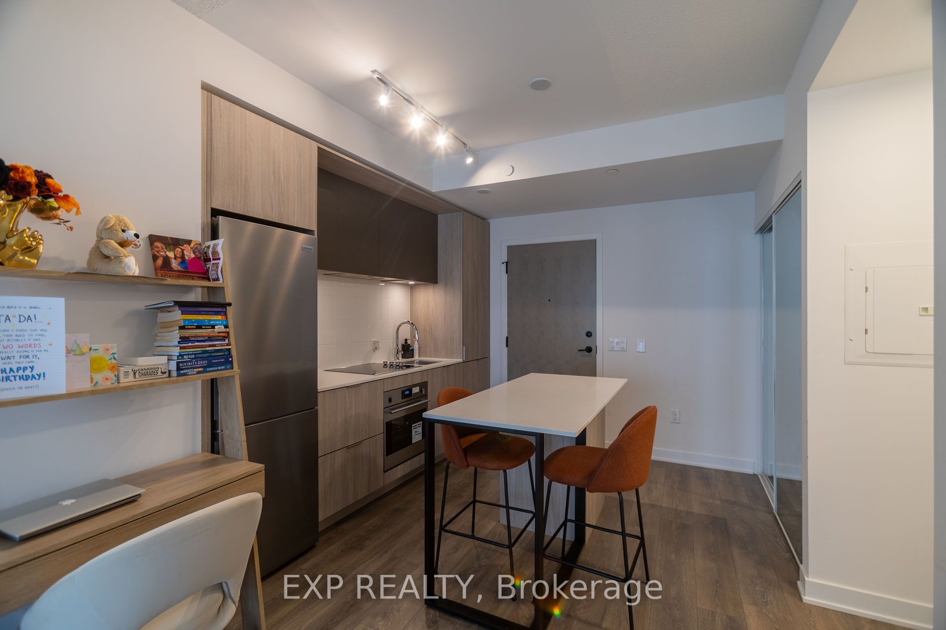 35 Tubman Avenue 922, Toronto, ON M5A 0T1 photo 2