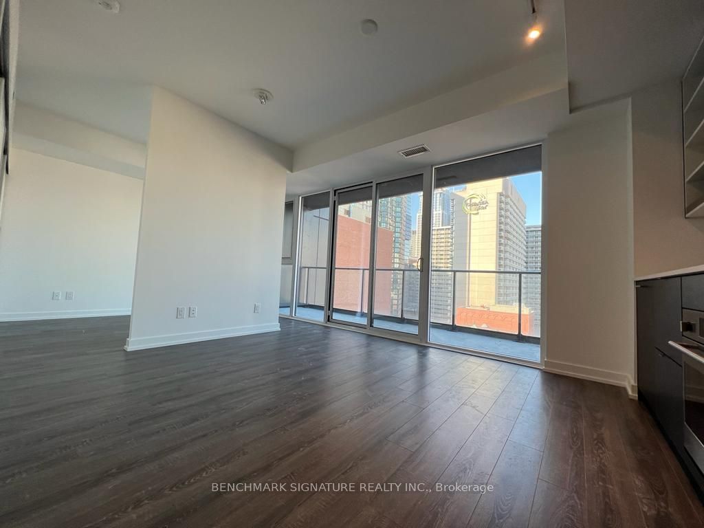 20 Edward Street 1001, Toronto, ON M5G 0C5 photo 3