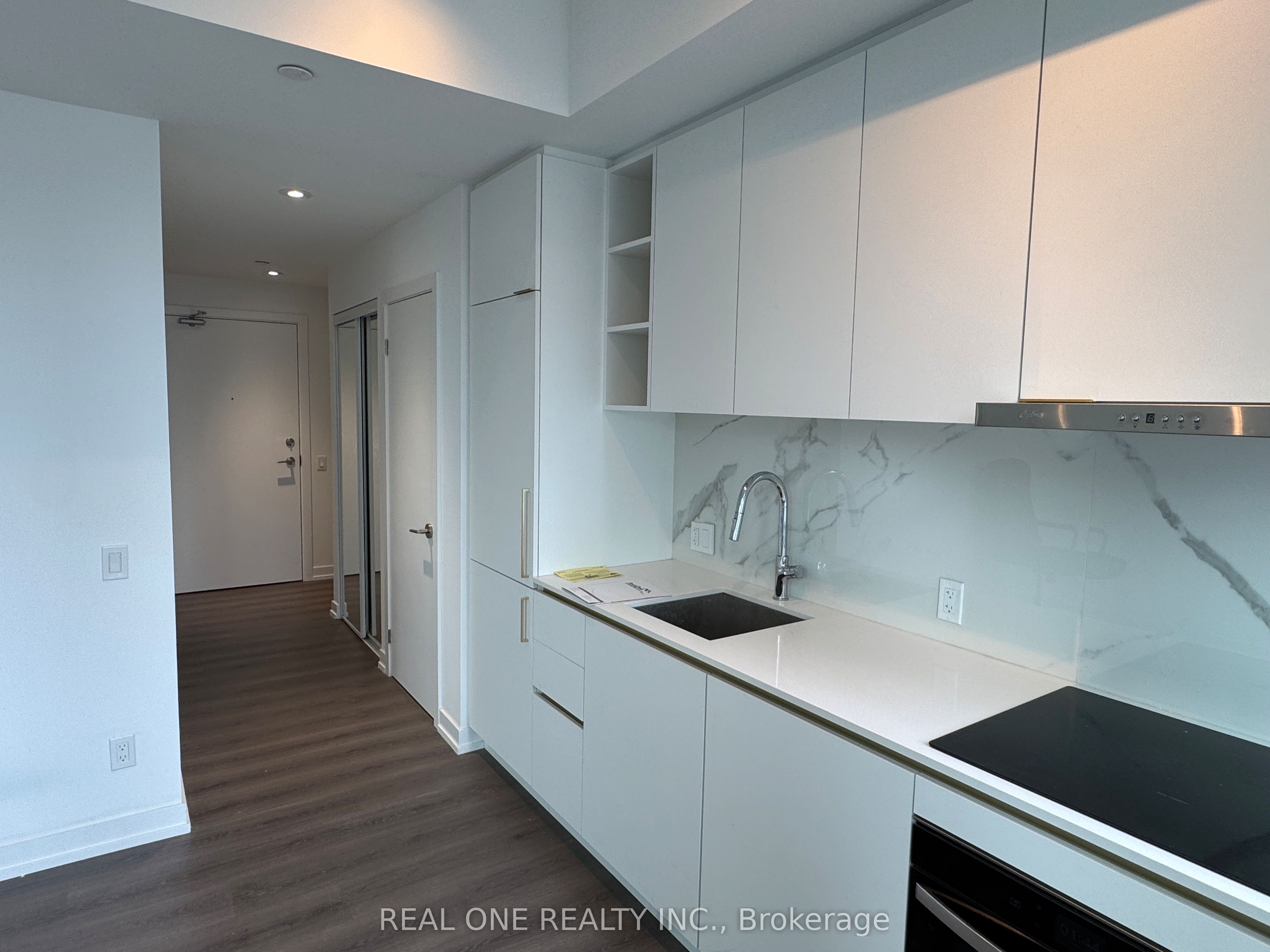 8 WELLESLEY Street W 2615, Toronto, ON M4Y 0J5 photo 3