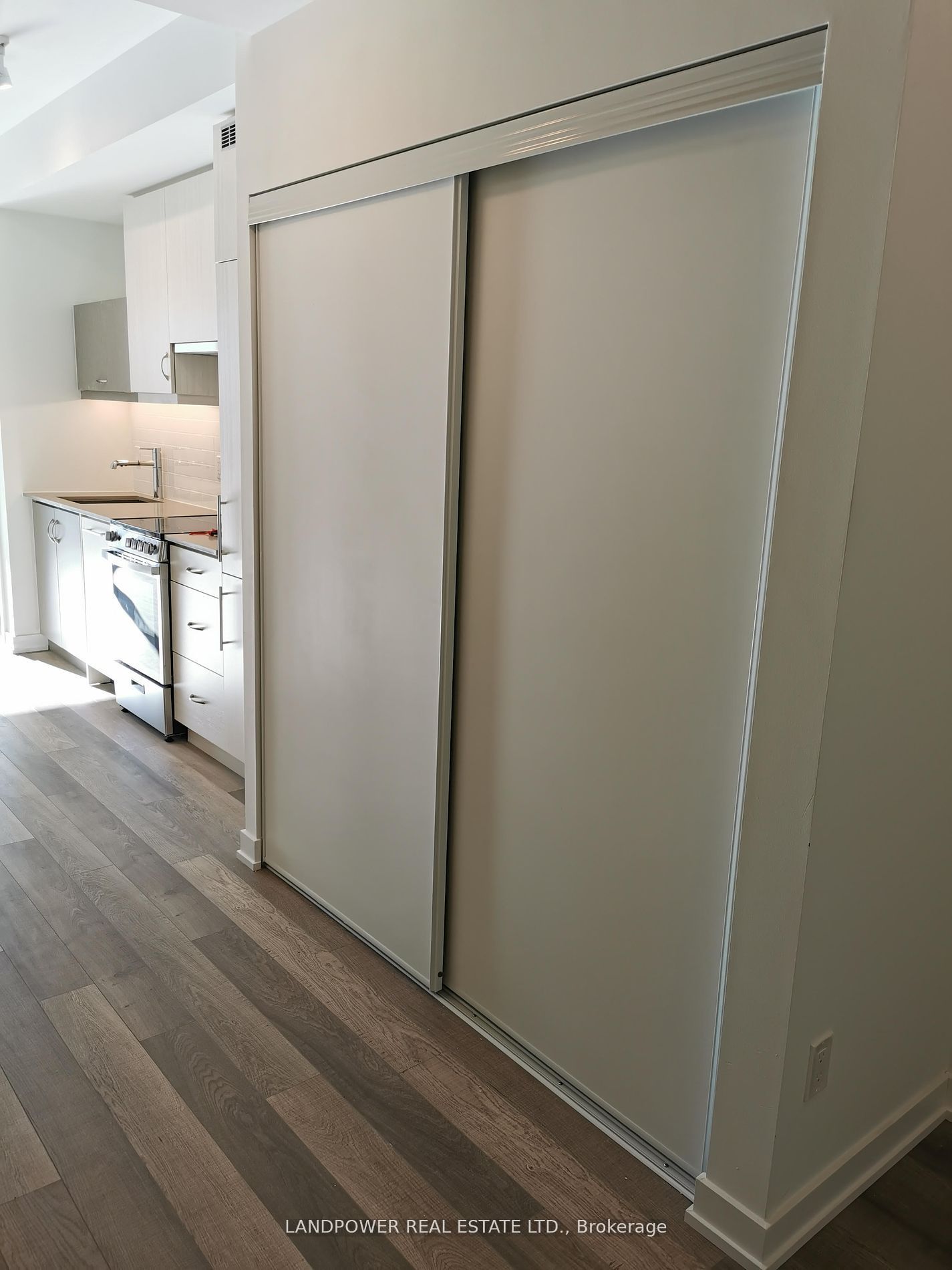 181 Huron Street 1102, Toronto, ON M5T 0C1 photo 5