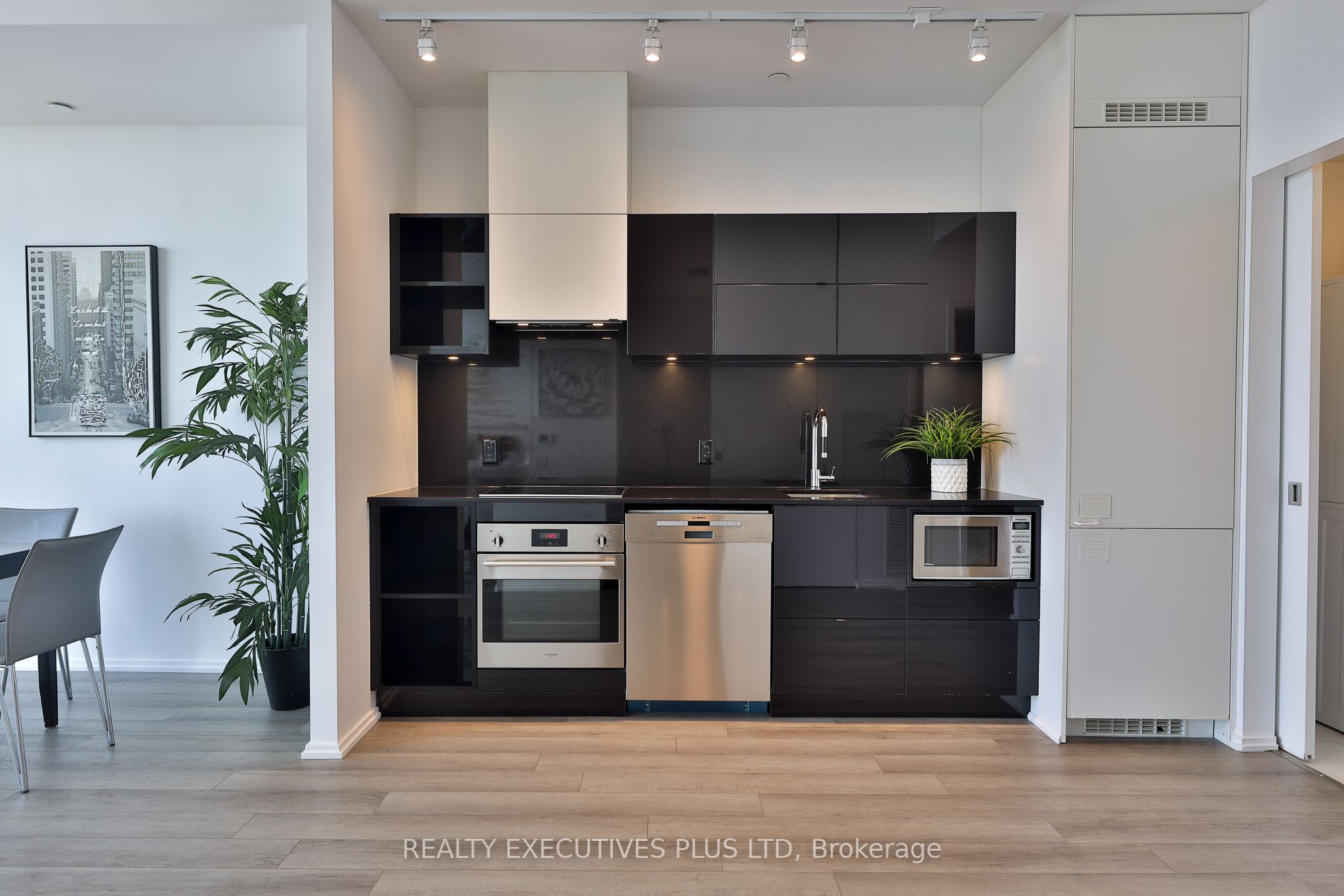 125 Peter Street 3604, Toronto, ON M5V 0M2 photo 4