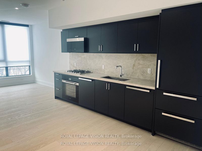 505 Glencairn Avenue 211, Toronto, ON M6B 0B2 photo 4
