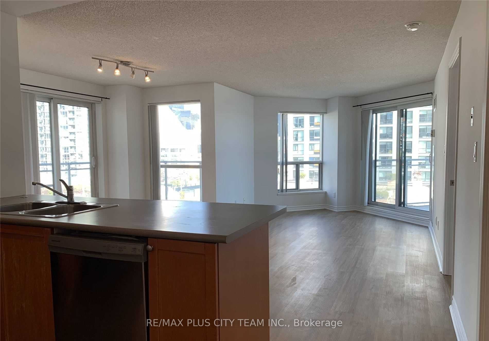 410 Queens Quay Way 709, Toronto, ON M5V 2Z3 photo 5