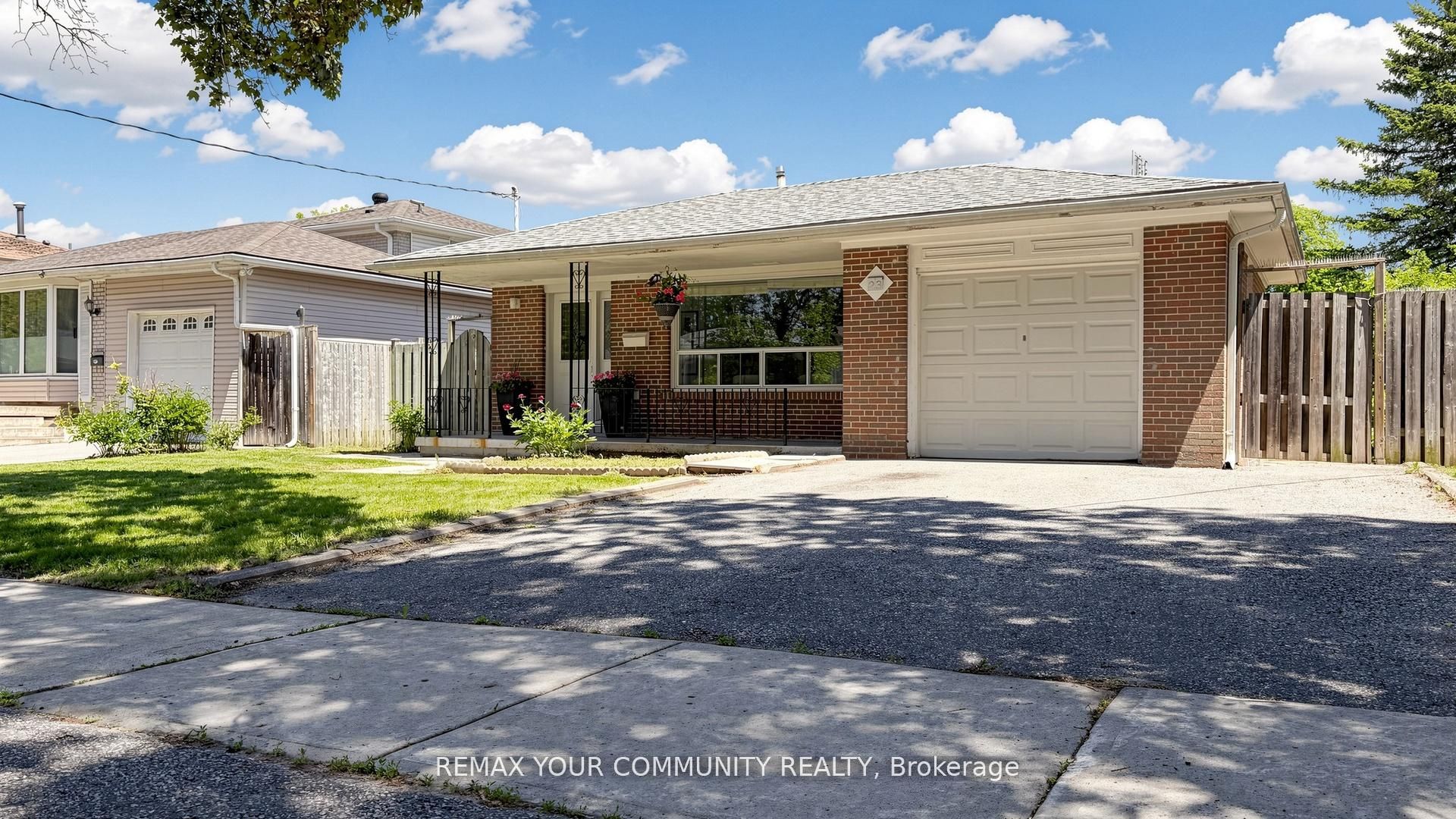 23 Lesgay Crescent, Toronto, ON M2J 2H9 photo 2