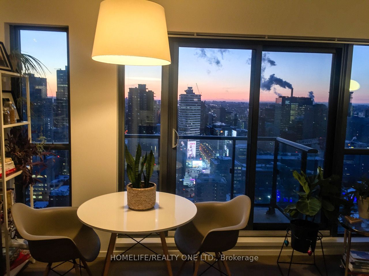 159 Dundas Street E 3509, Toronto, ON M4M 3N9 photo 2