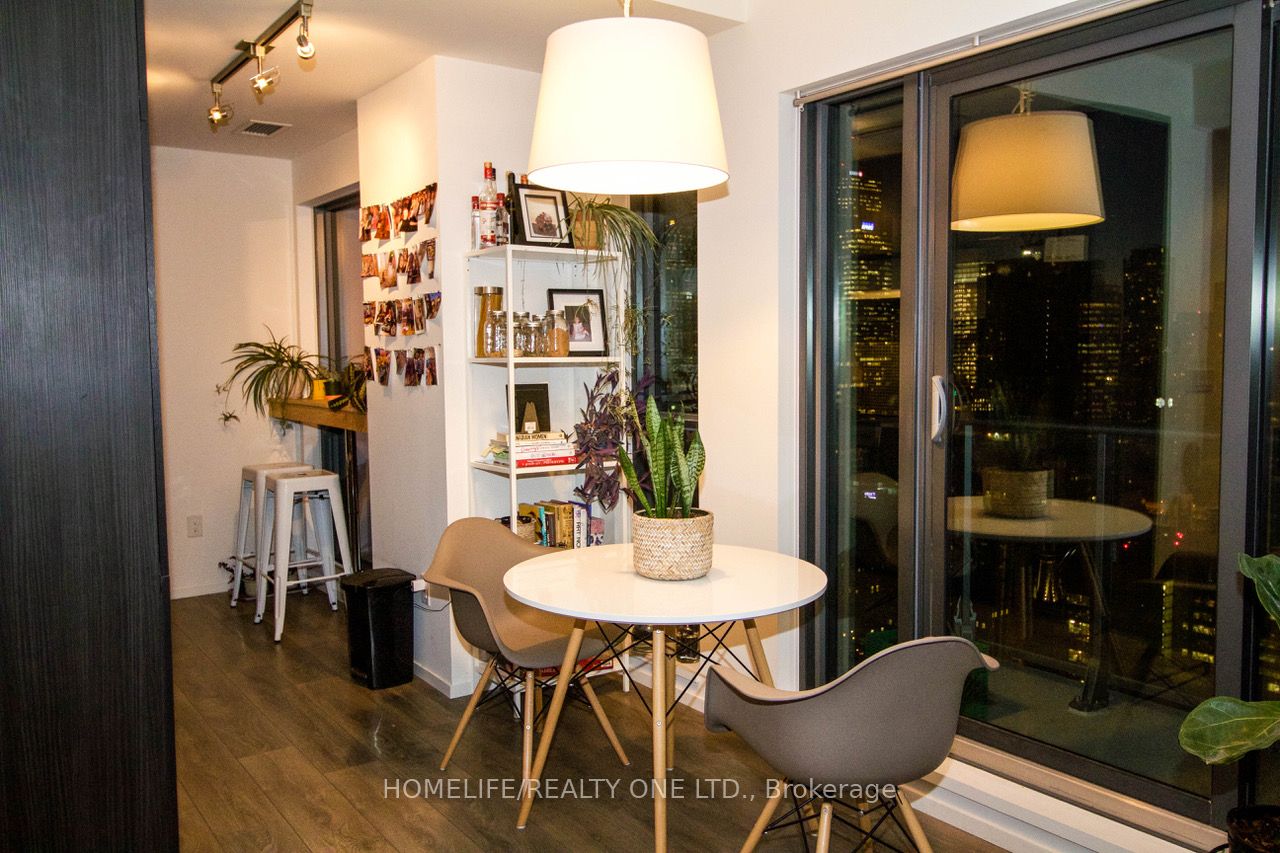 159 Dundas Street E 3509, Toronto, ON M4M 3N9 photo 5