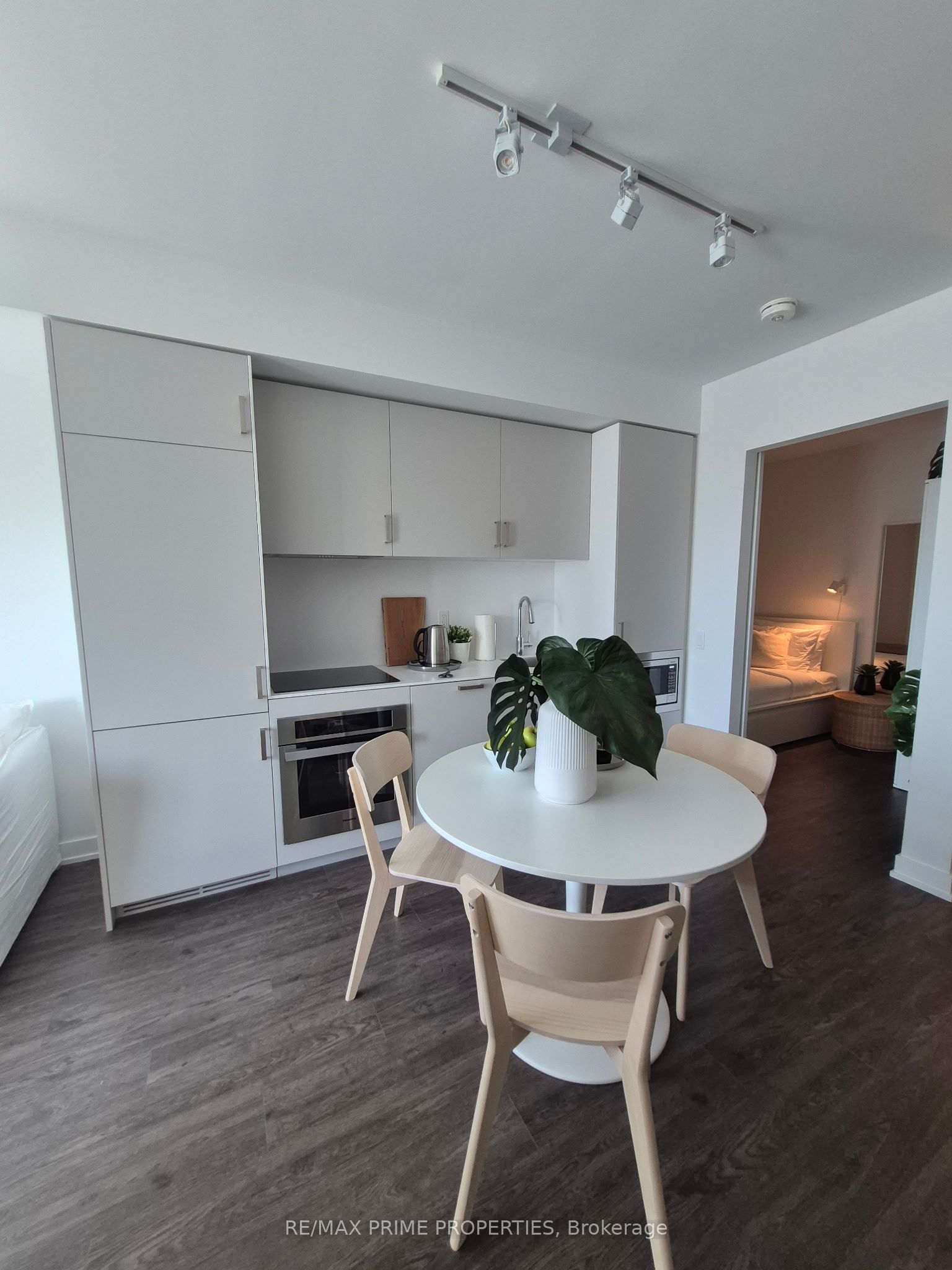 88 Queen Street E 3215, Toronto, ON M5C 0B6