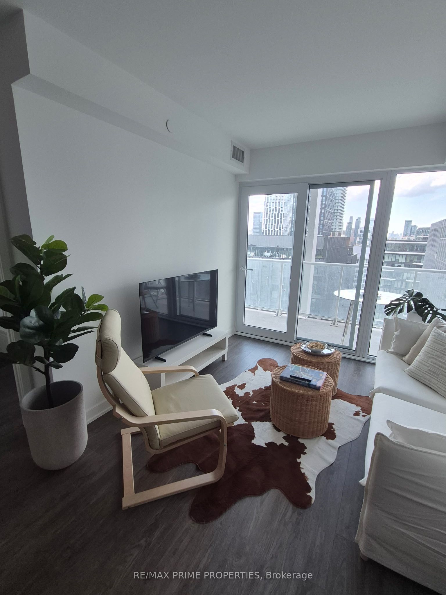 88 Queen Street E 3215, Toronto, ON M5C 0B6 photo 3