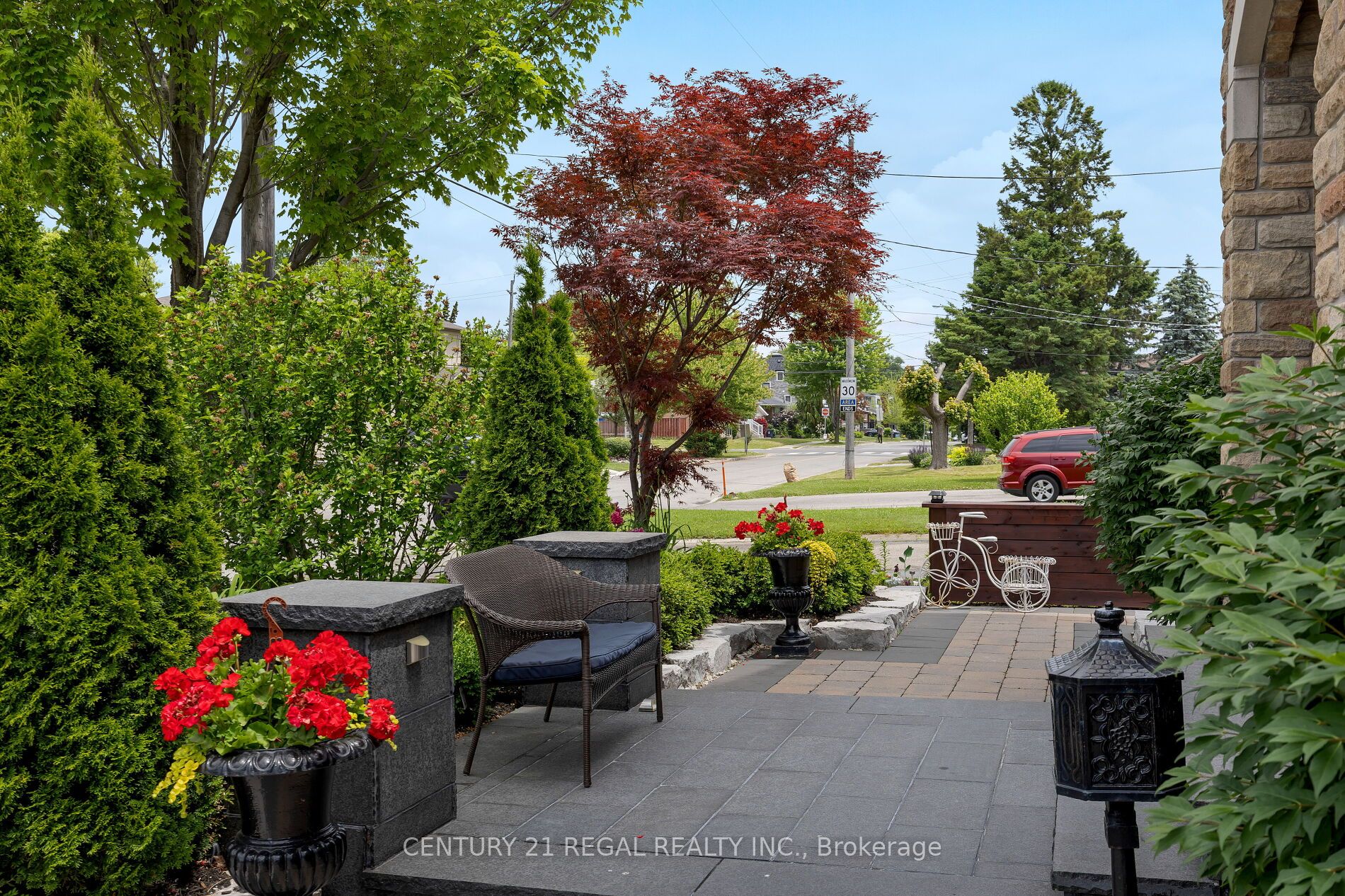 127 Sultana Avenue, Toronto, ON M6A 1T6 photo 3