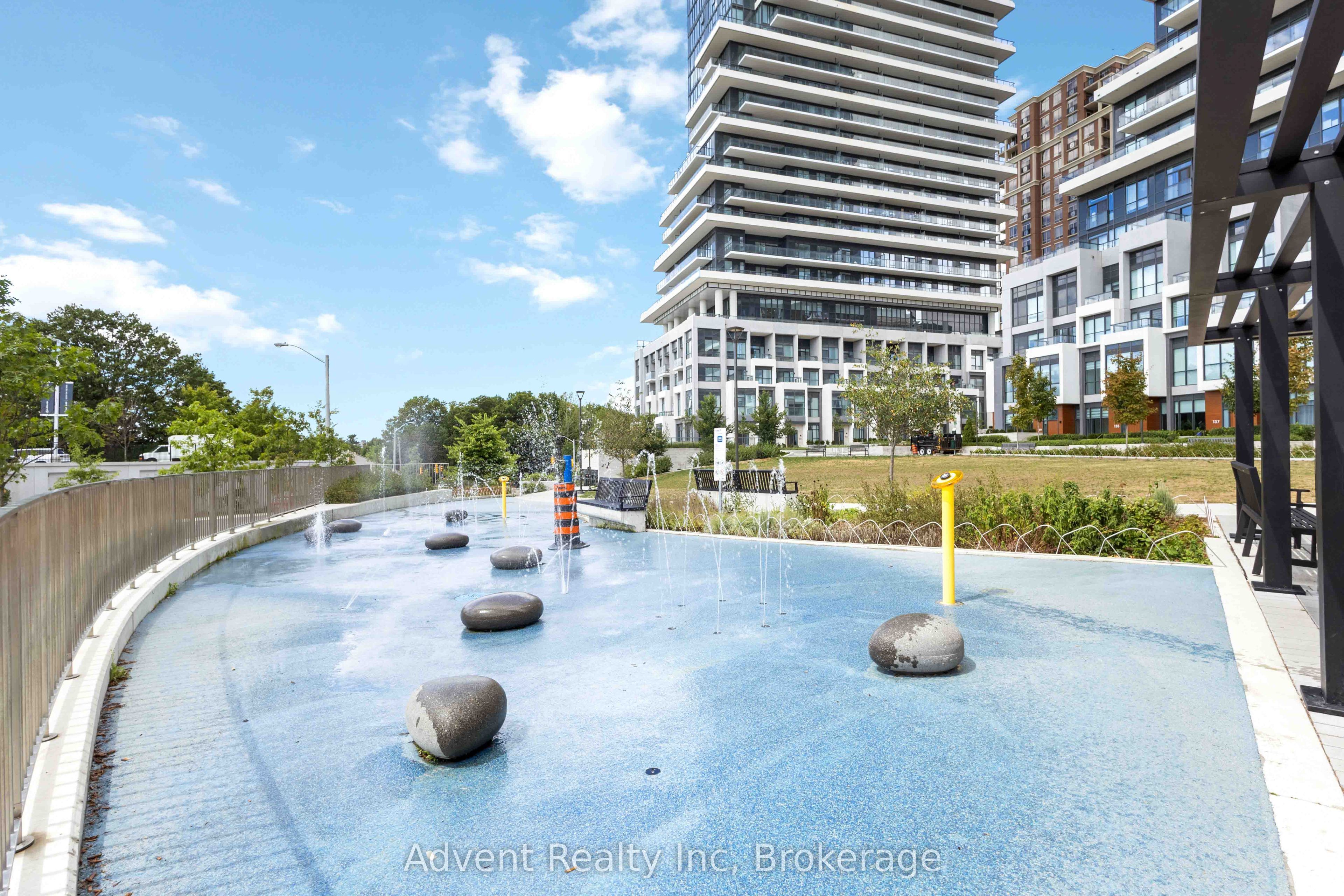 30 Inn On the Park Drive 518, Toronto, ON M3C 0P7 photo 2