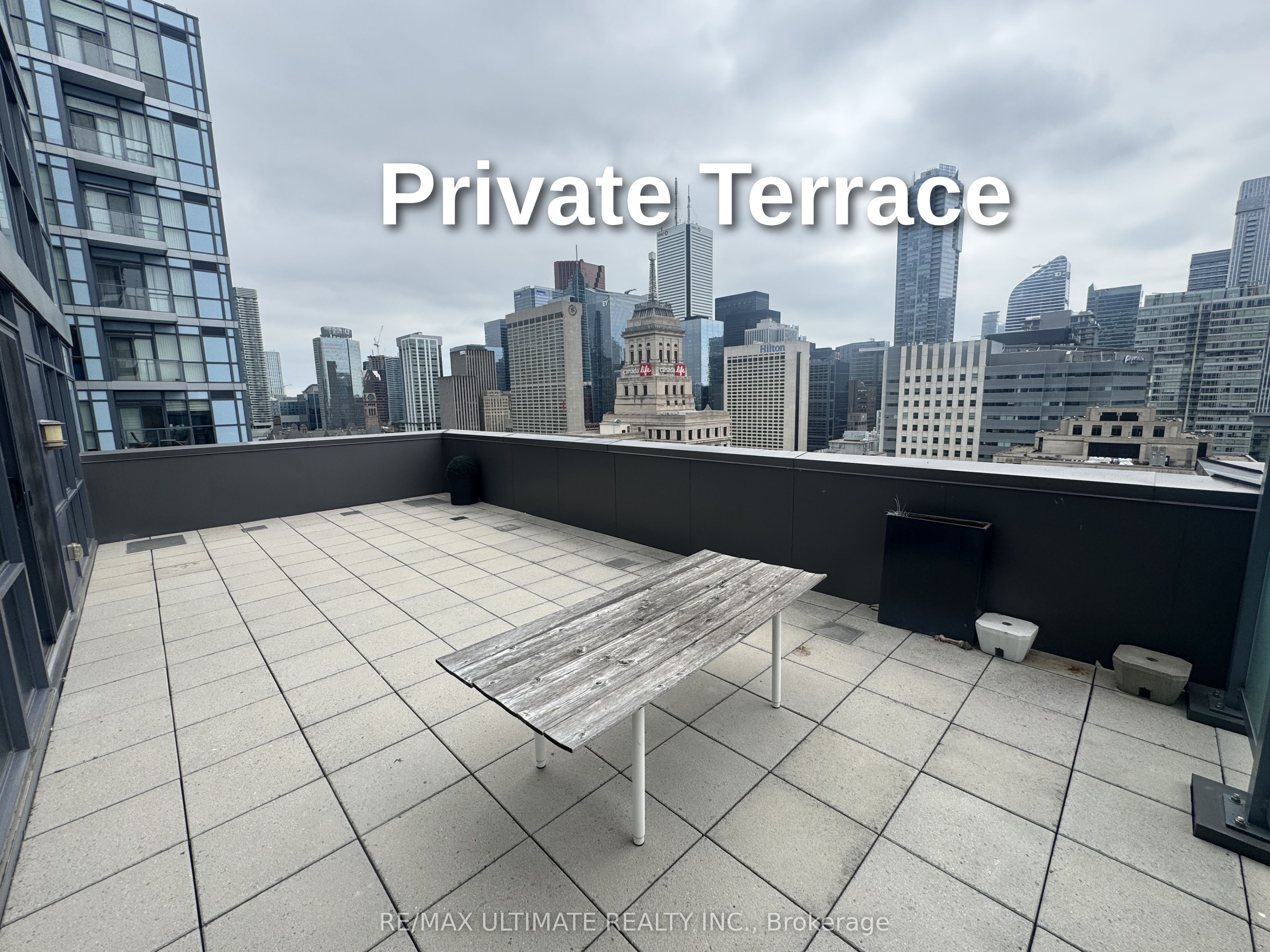210 Simcoe Street 2002, Toronto, ON M5T 0A9