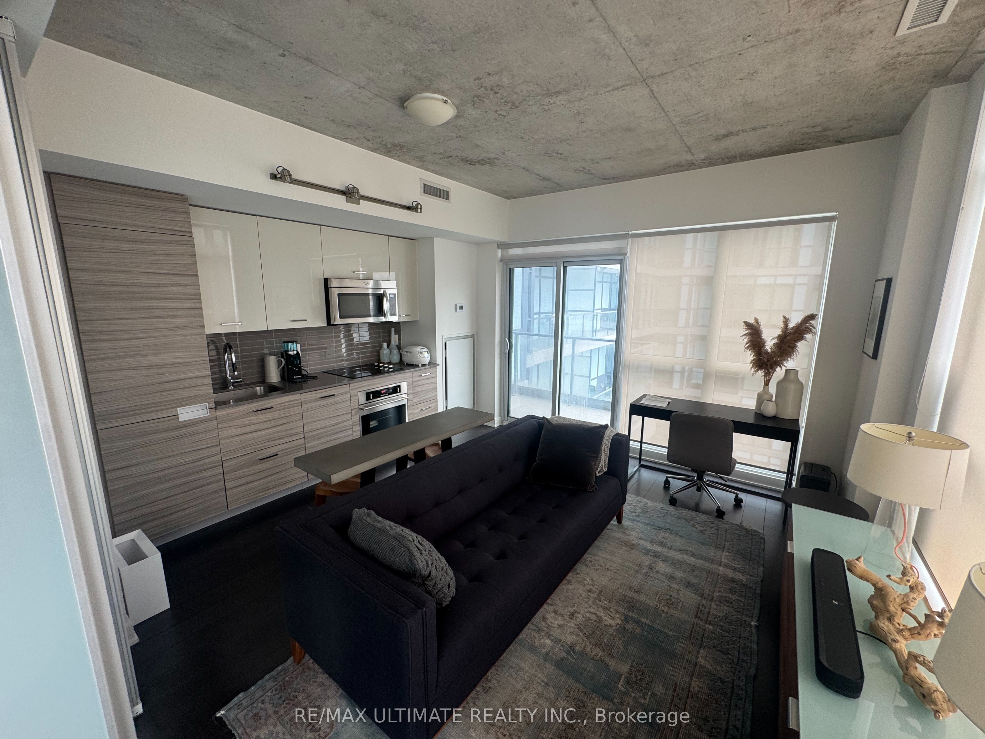 210 Simcoe Street 2002, Toronto, ON M5T 0A9 photo 4