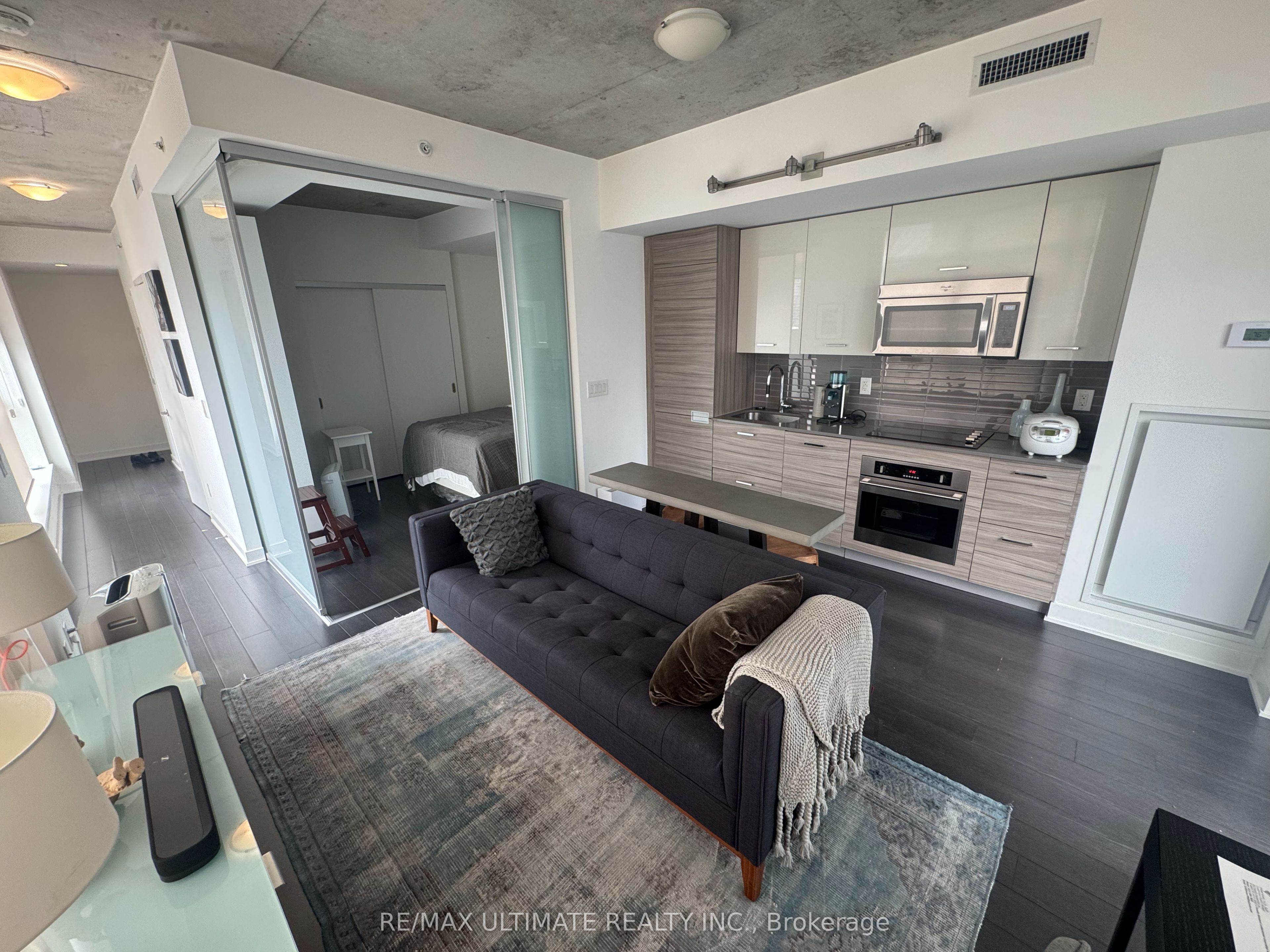210 Simcoe Street 2002, Toronto, ON M5T 0A9 photo 5