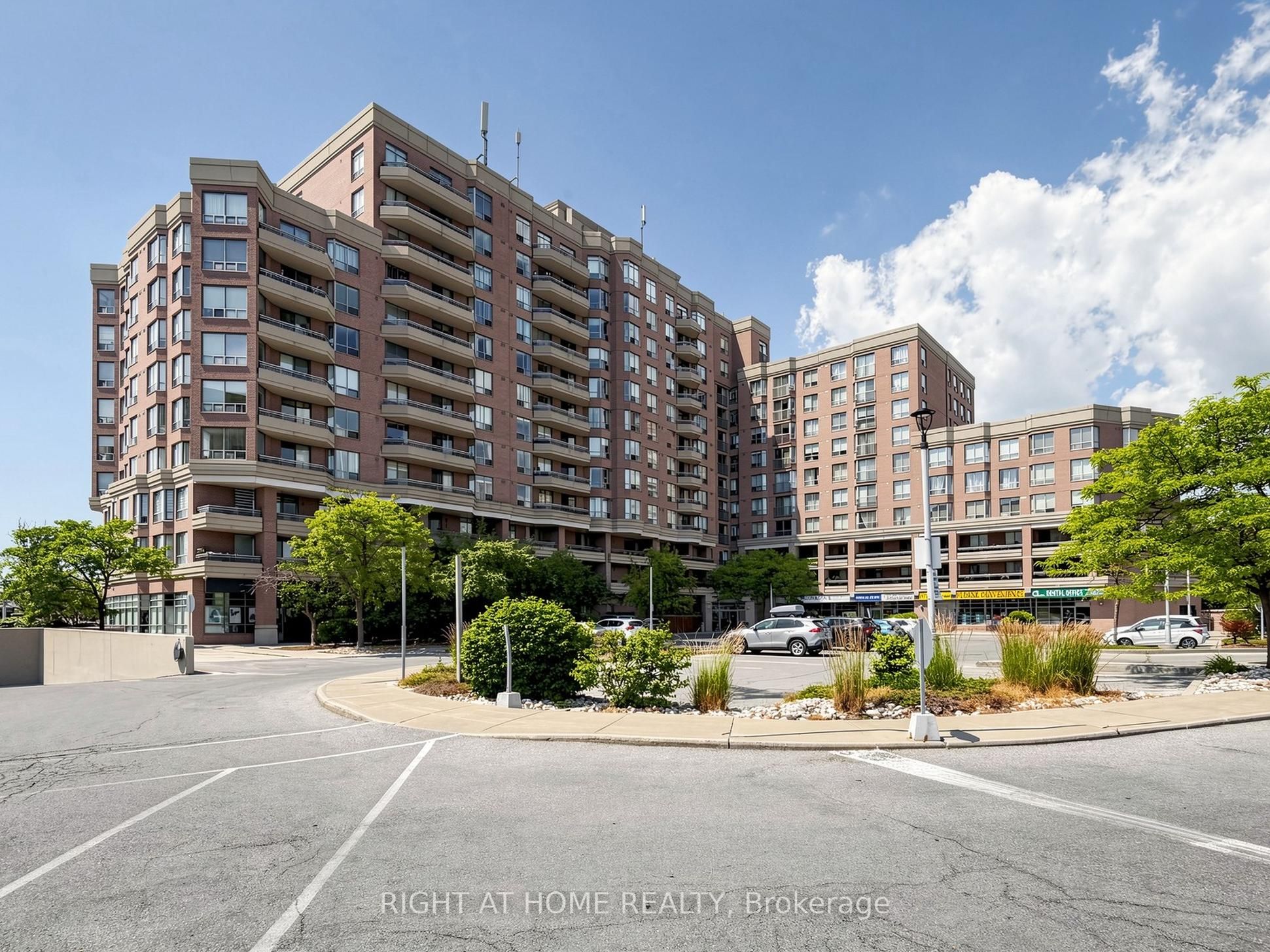 1700 Eglinton Avenue E 1119, Toronto, ON M4A 2X4 photo 2