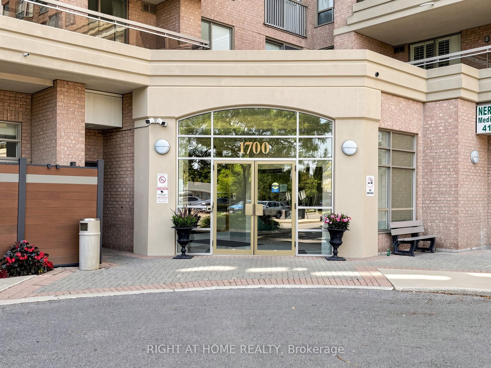 1700 Eglinton Avenue E 1119, Toronto, ON M4A 2X4 photo 3