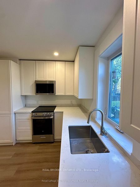 659 Vaughan Road 2, Toronto, ON M6E 2Y4 photo 3