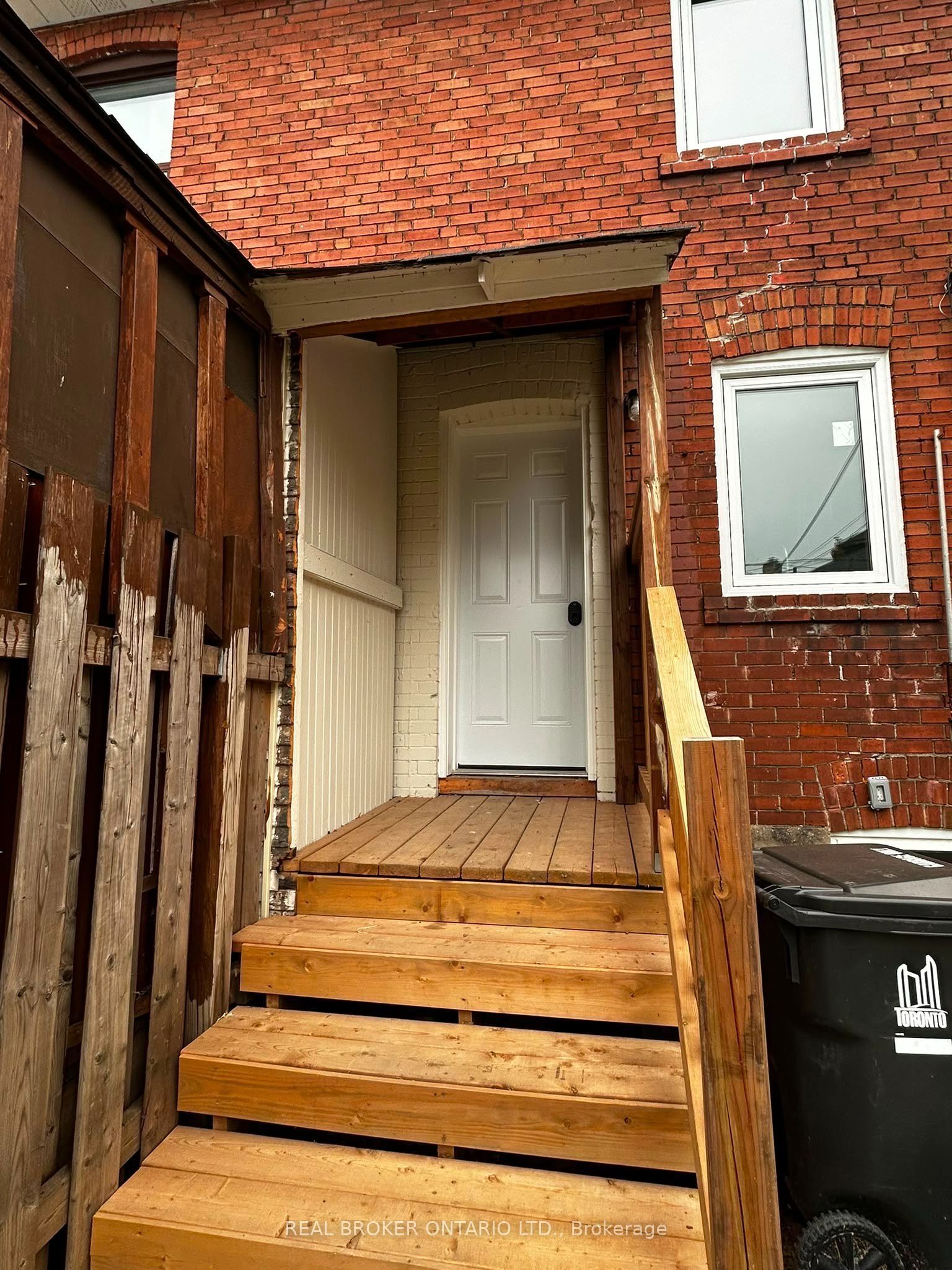 659 Vaughan Road 3, Toronto, ON M6E 2Y4 photo 2
