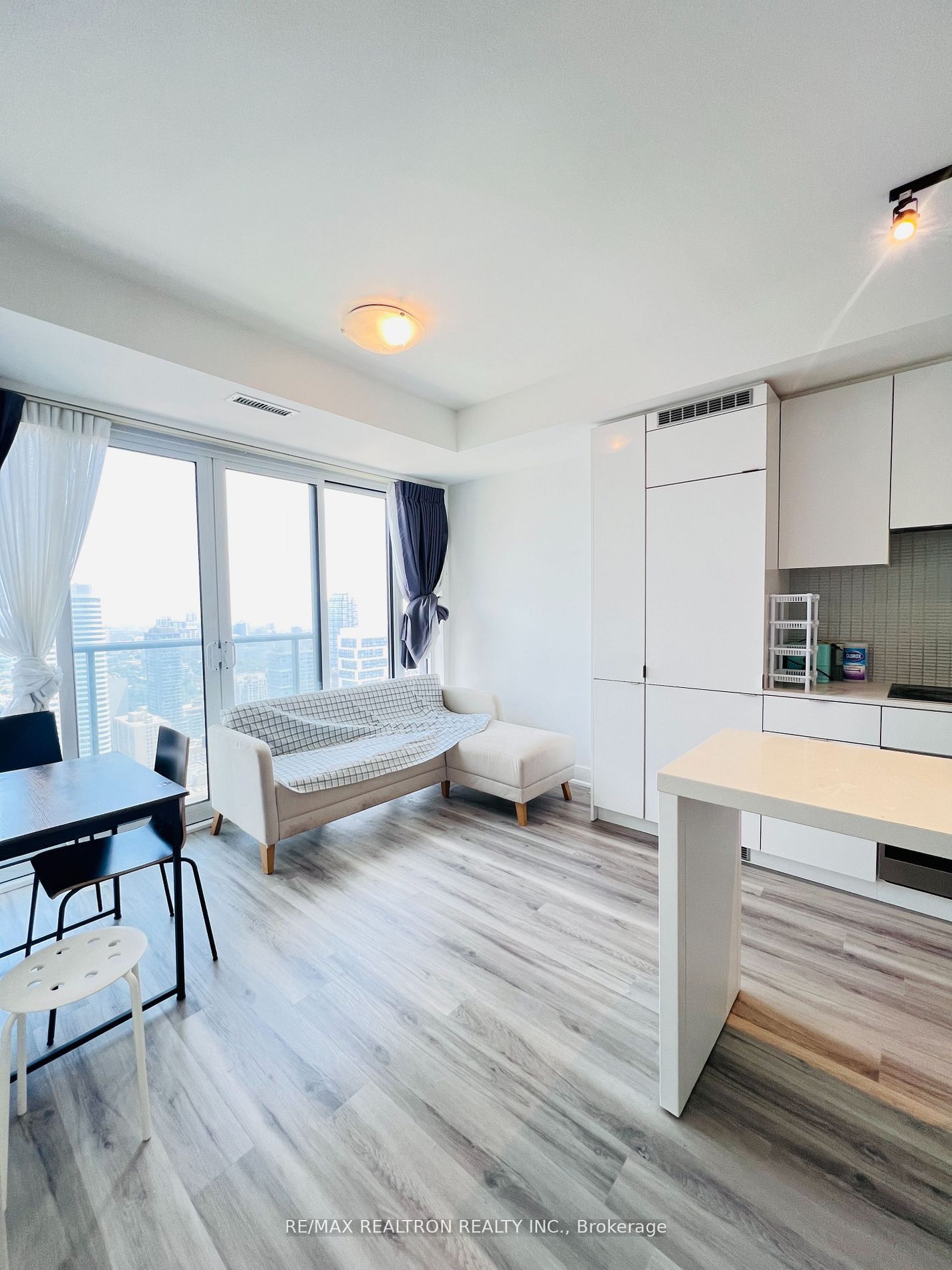 7 Grenville Street 4207, Toronto, ON M4Y 0E9 photo 5