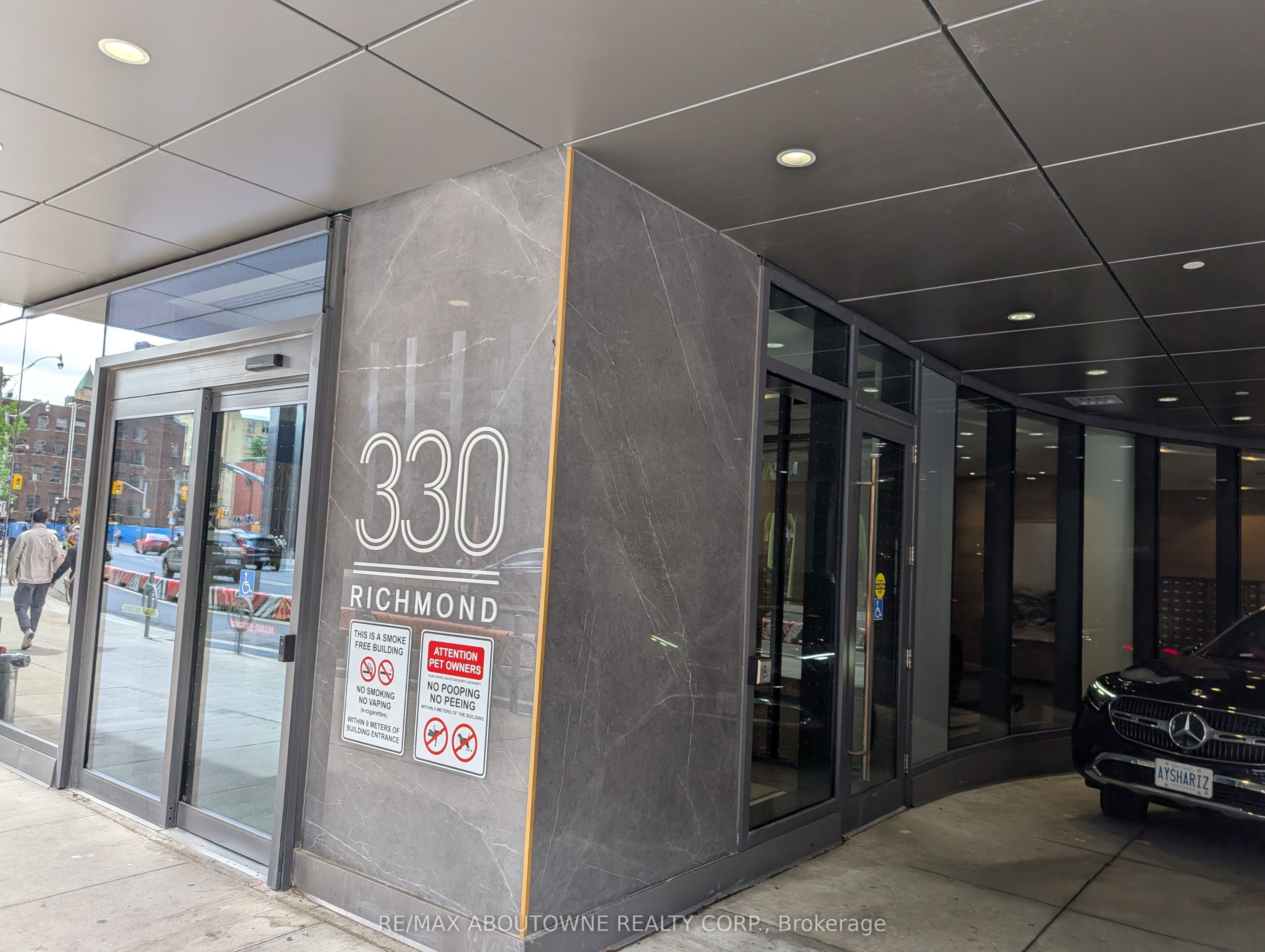 330 Richmond Street W 207, Toronto, ON M5V 0M4 photo 4