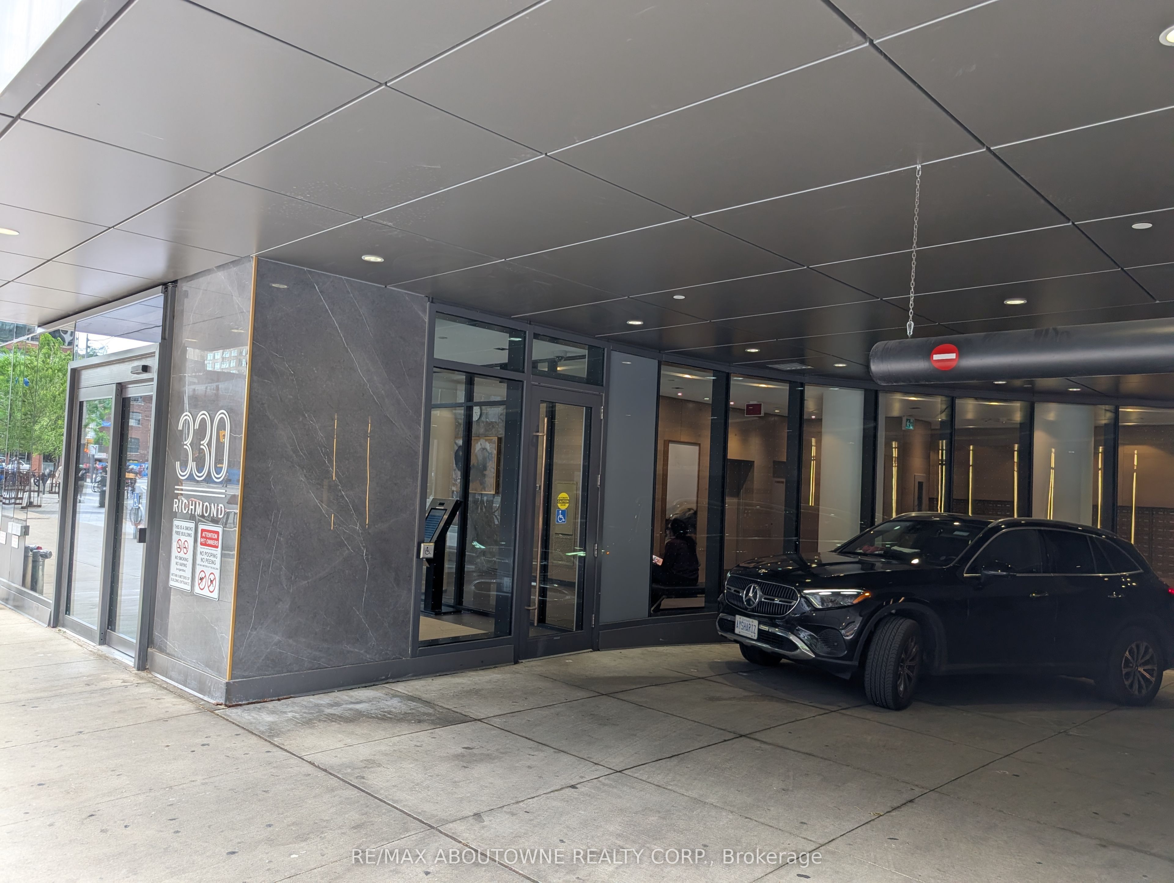 330 Richmond Street W 207, Toronto, ON M5V 0M4 photo 5