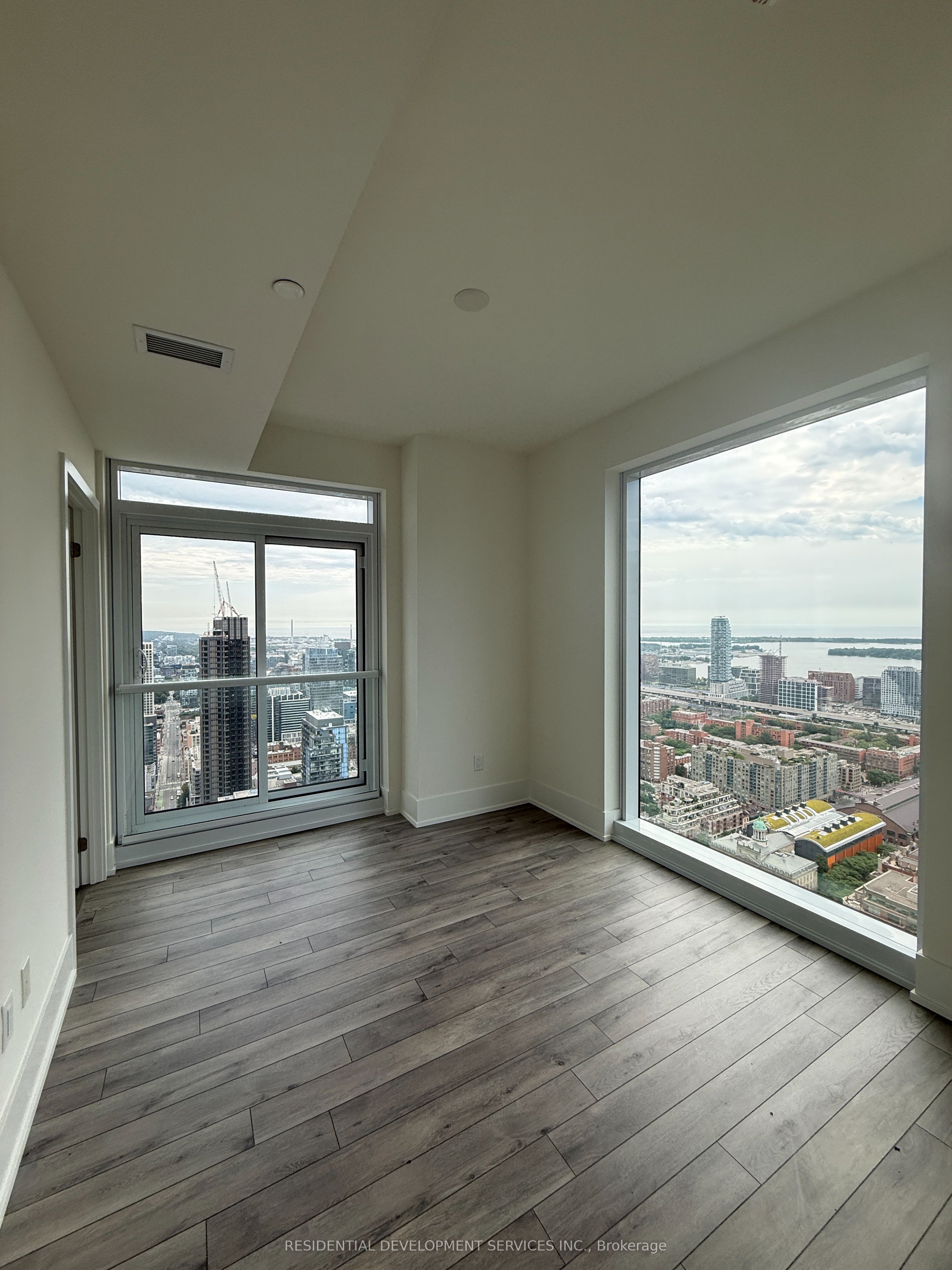 89 Church Street 5007, Toronto, ON M5C 0B7 photo 3