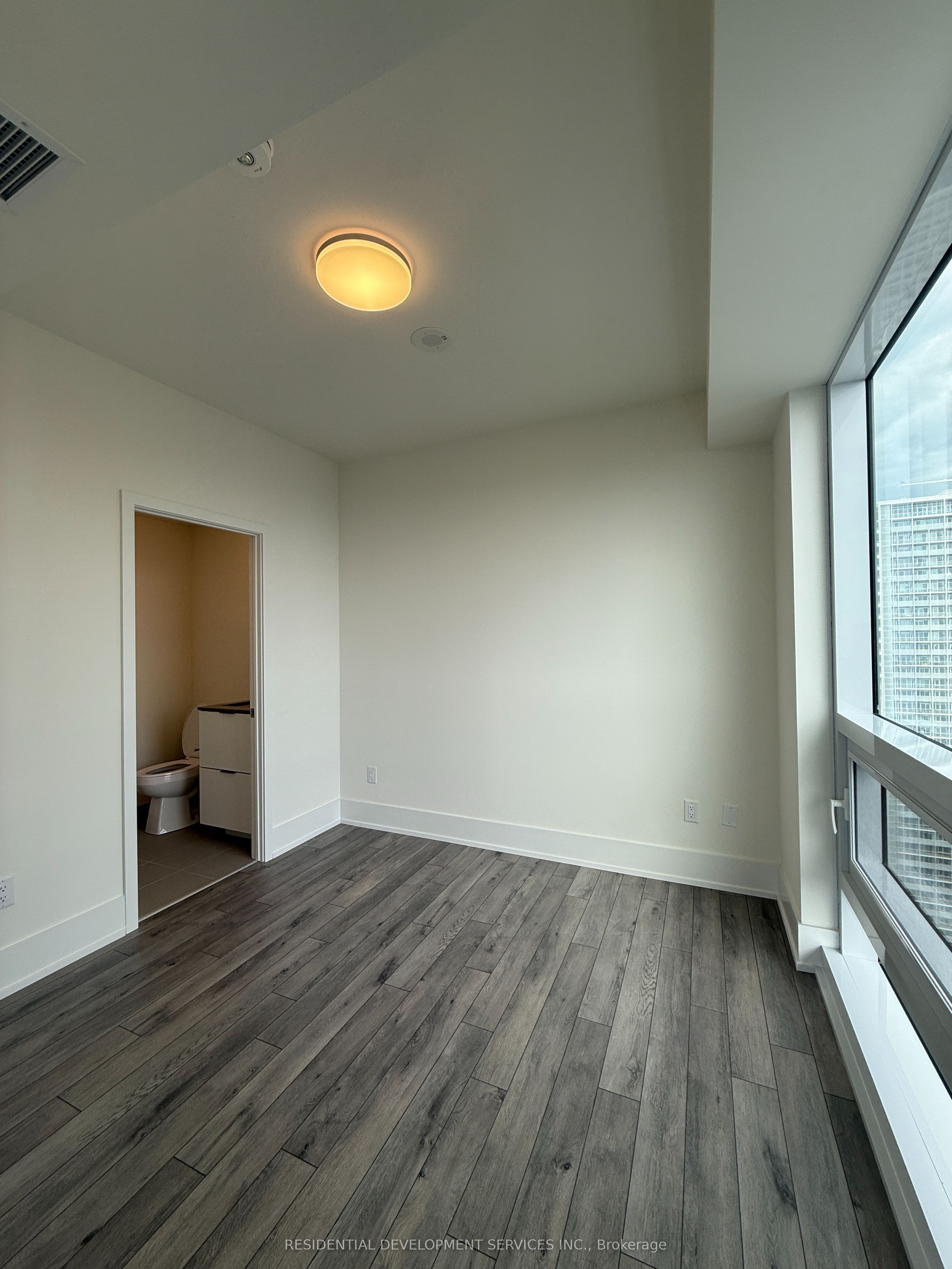 89 Church Street 5007, Toronto, ON M5C 0B7 photo 4