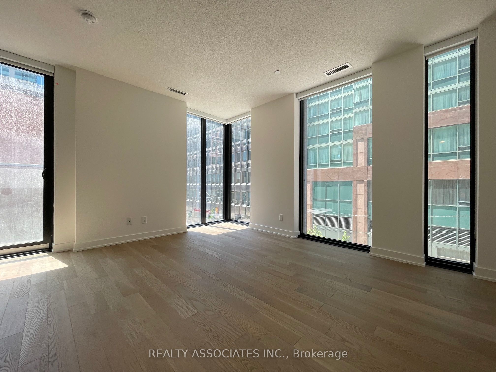 25 Richmond Street 213, Toronto, ON M5C 0A6 photo 2