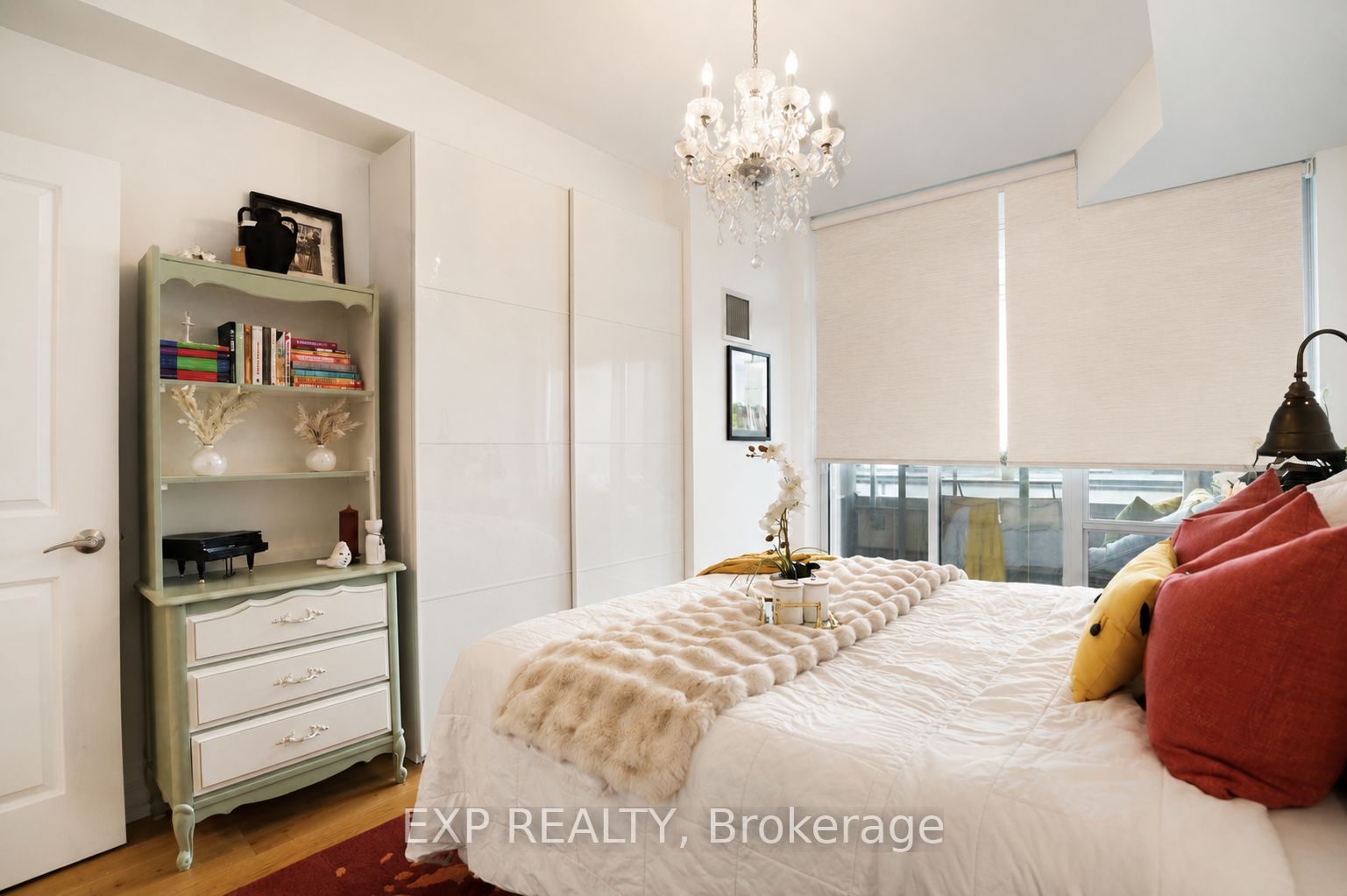 500 St Clair Avenue W 404, Toronto, ON M6C 1A8 photo 5