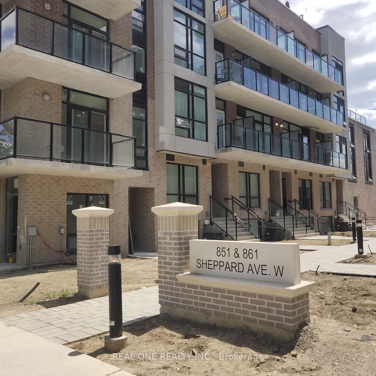 851 Sheppard Avenue W 13, Toronto, ON M3H 0G2