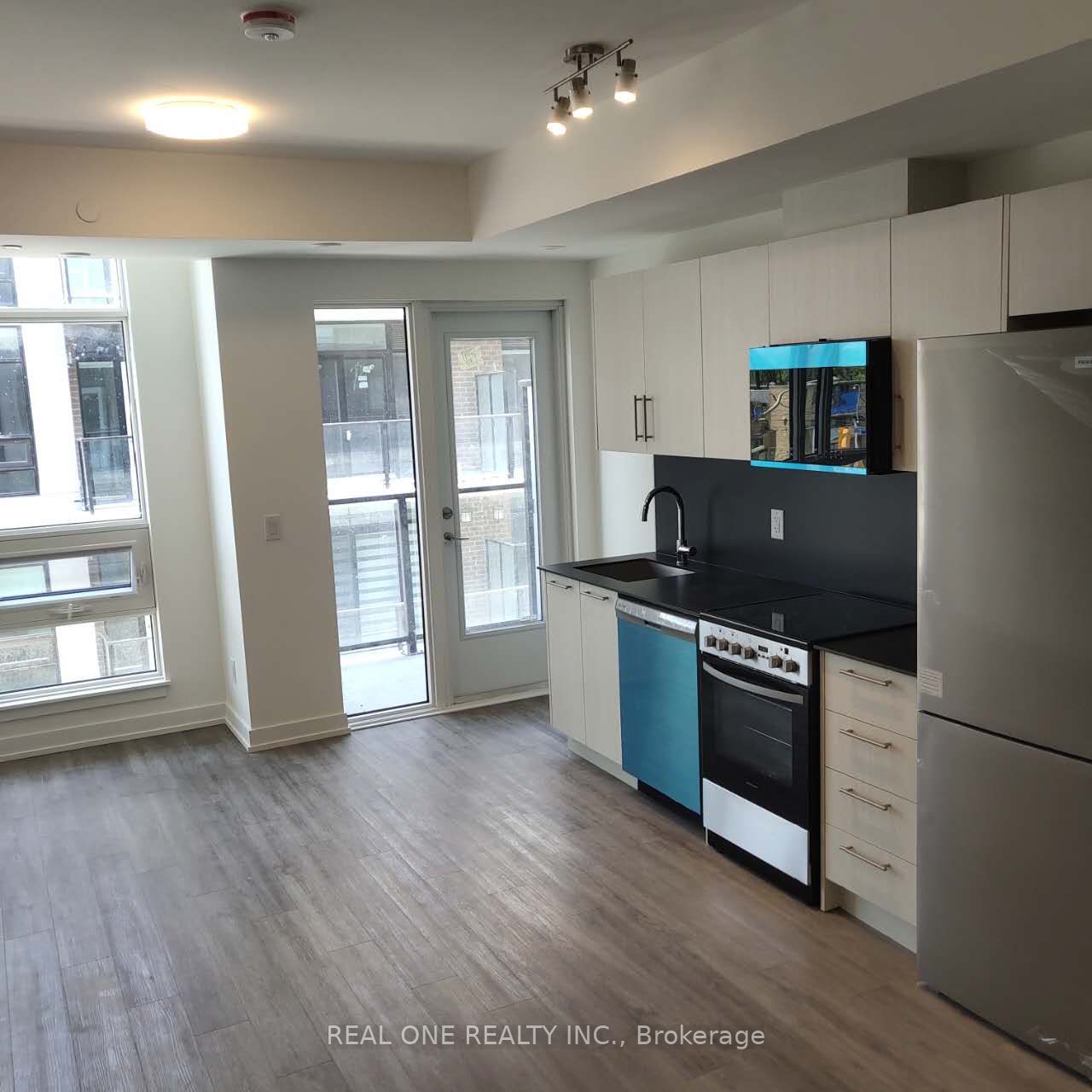 851 Sheppard Avenue W 13, Toronto, ON M3H 0G2 photo 3