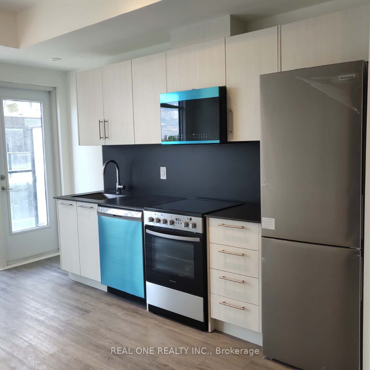851 Sheppard Avenue W 13, Toronto, ON M3H 0G2 photo 4