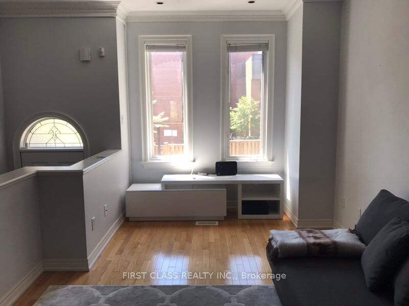 32D Oxford Street, Toronto, ON M5T 1N9 photo 5