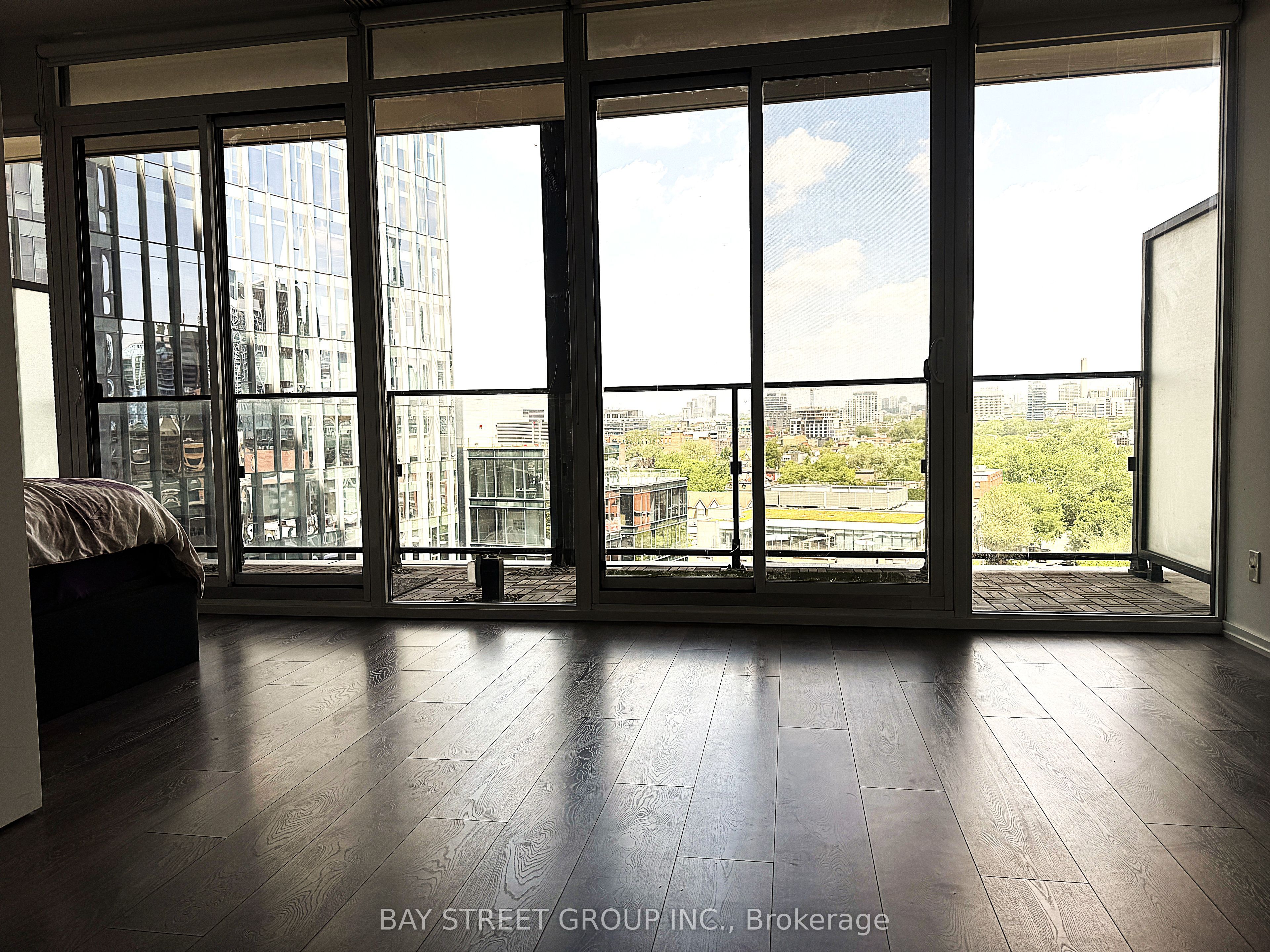 125 Peter Street 904, Toronto, ON M5V 0M2