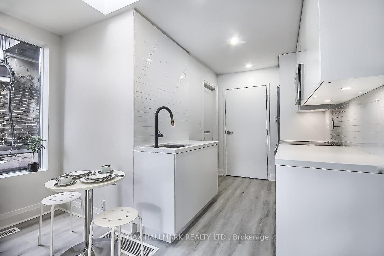 415 Dundas Street E 2, Toronto, ON M5A 2A9 photo 4
