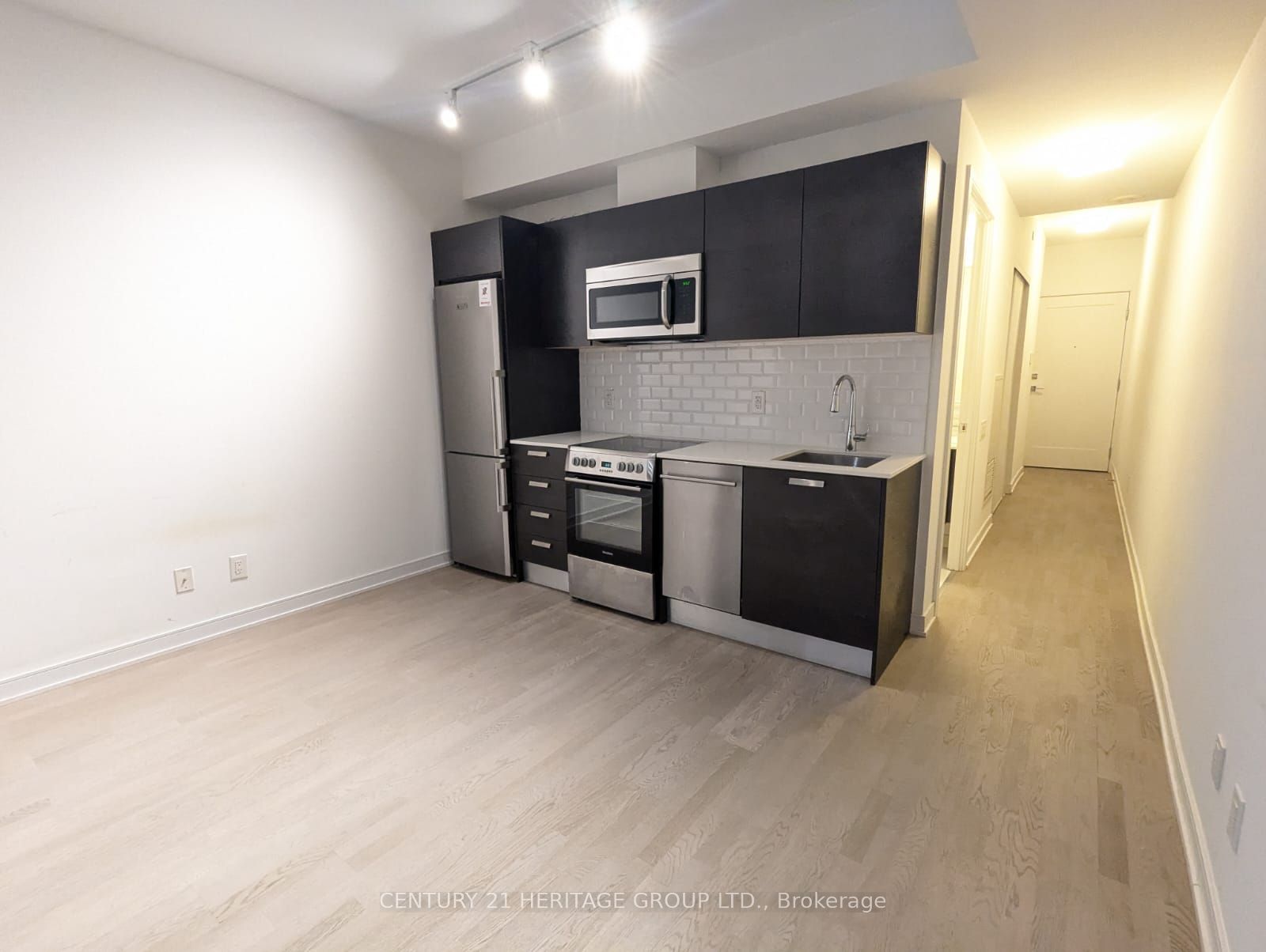 57 St Joseph Street 804, Toronto, ON M5S 0C5 photo 2