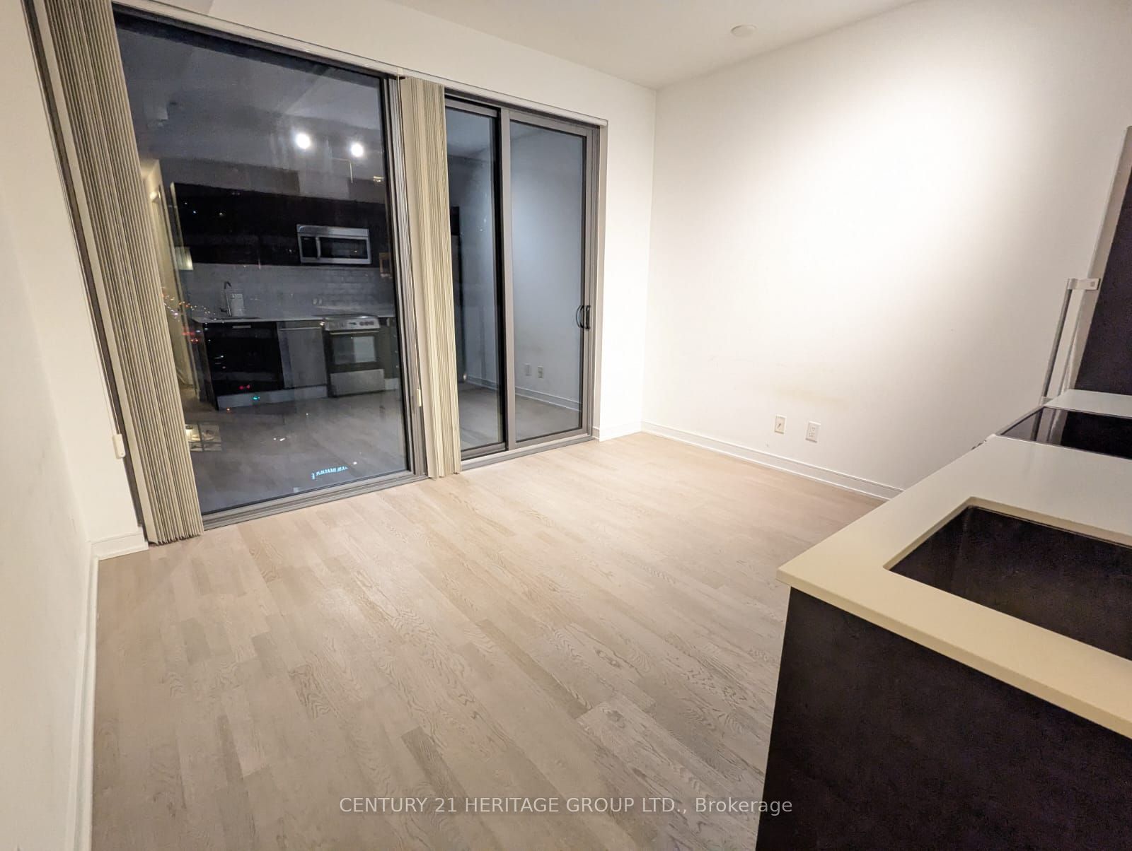 57 St Joseph Street 804, Toronto, ON M5S 0C5 photo 3