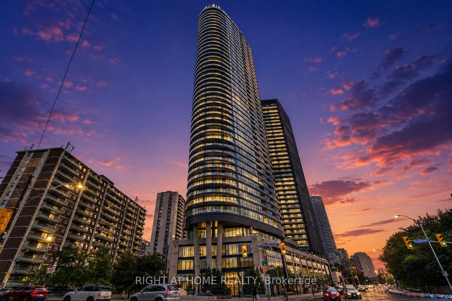 585 Bloor Street E 1922, Toronto, ON M4W 0B3 photo 2