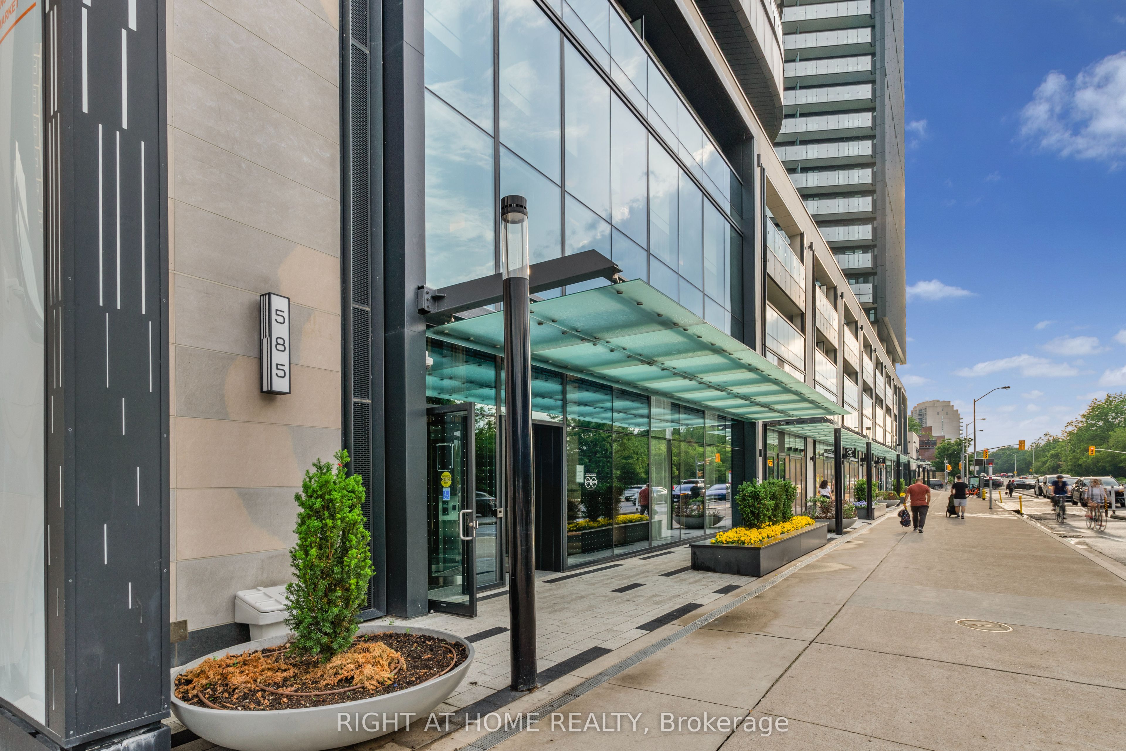 585 Bloor Street E 1922, Toronto, ON M4W 0B3 photo 3