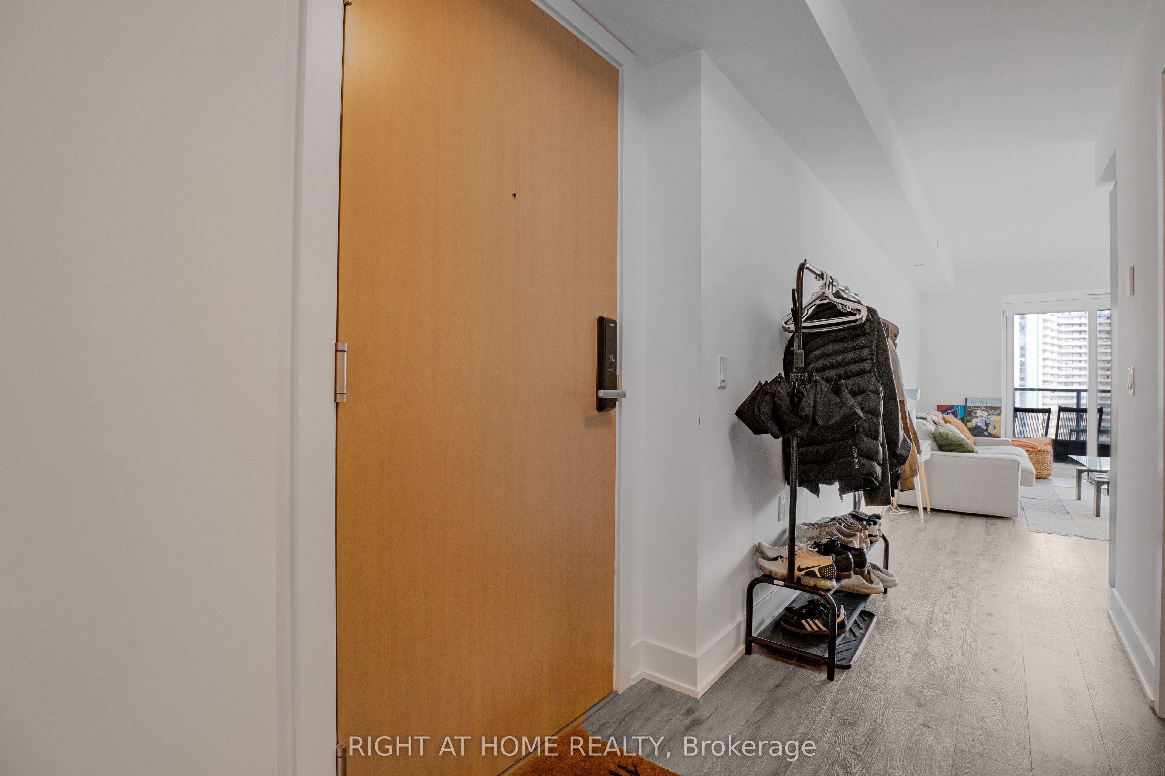 585 Bloor Street E 1922, Toronto, ON M4W 0B3 photo 4